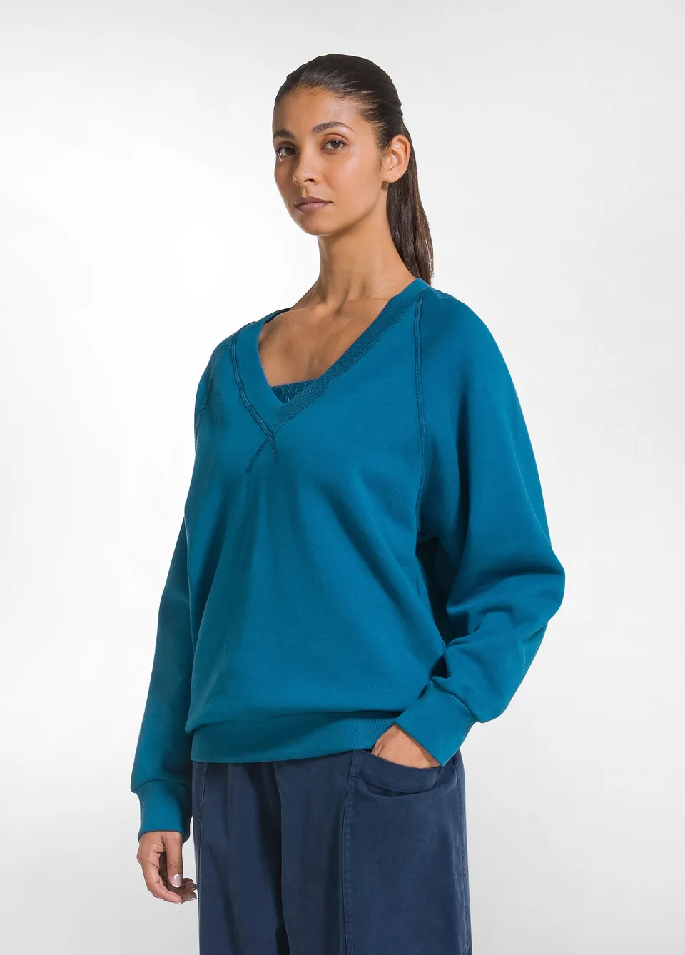 deha-felpa-scollo-a-v-in-cotone-organico-verde image 1