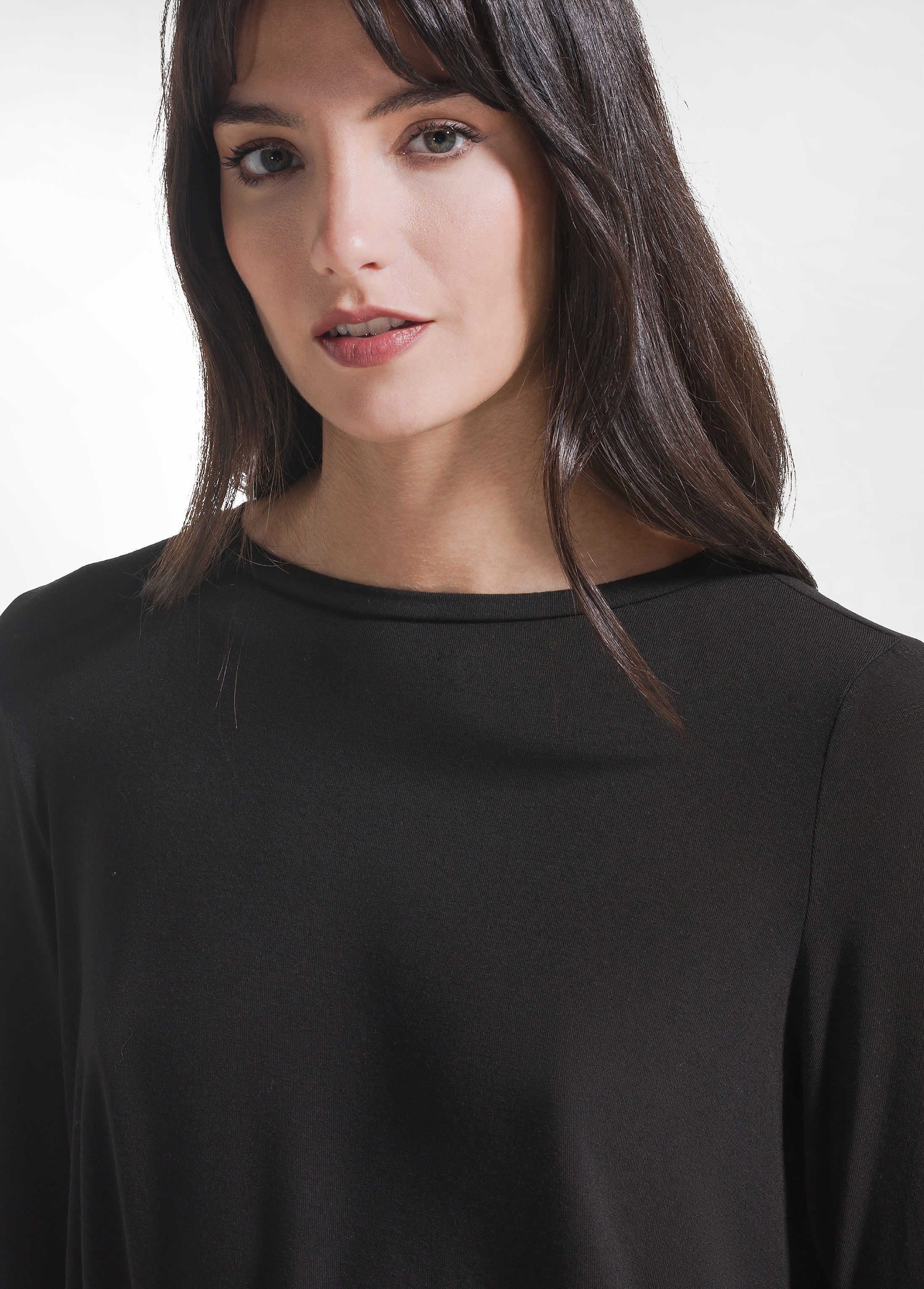 deha-a00763-maglia-girocollo-manica-lunga-in-misto-cashmere-nero image 3