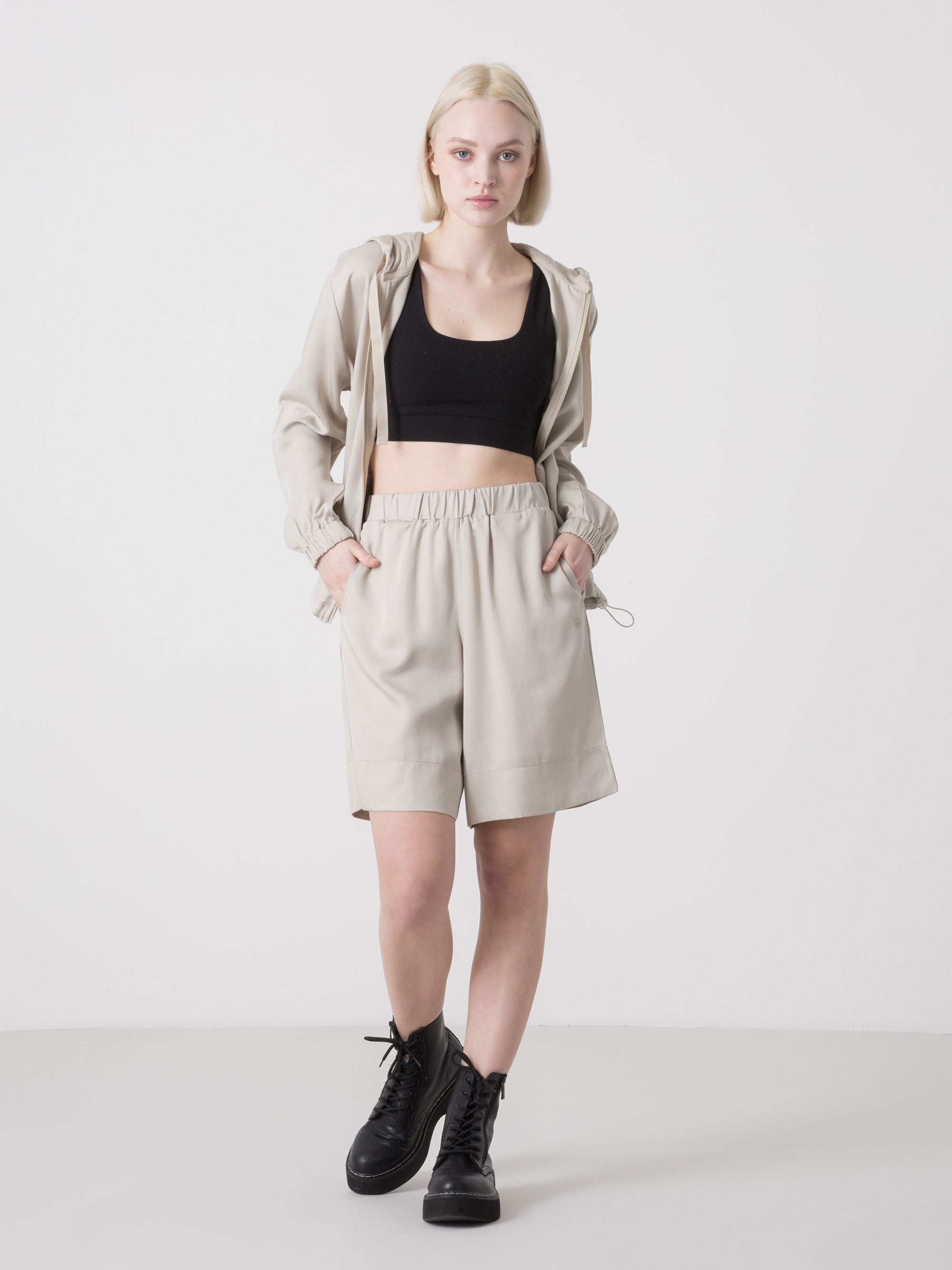 dimensione-danza-shorts-donna-in-maglia-dal-taglio-essenziale image 6