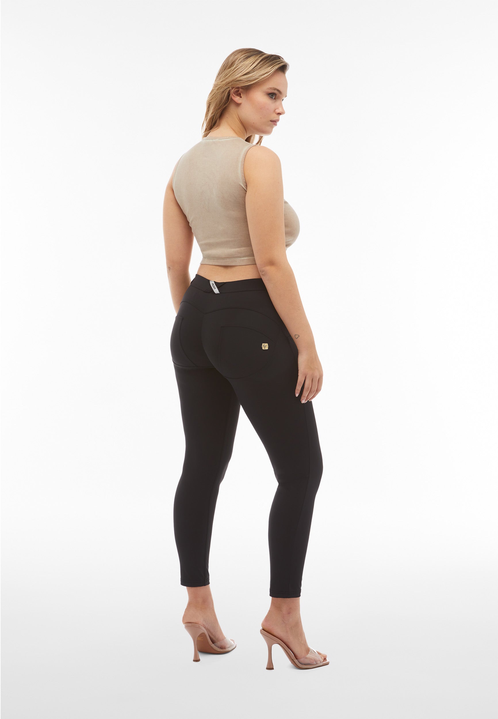 freddy-wr-up-pantaloni-push-up-vita-regular-7-8-tessuto-bioattivo image 3