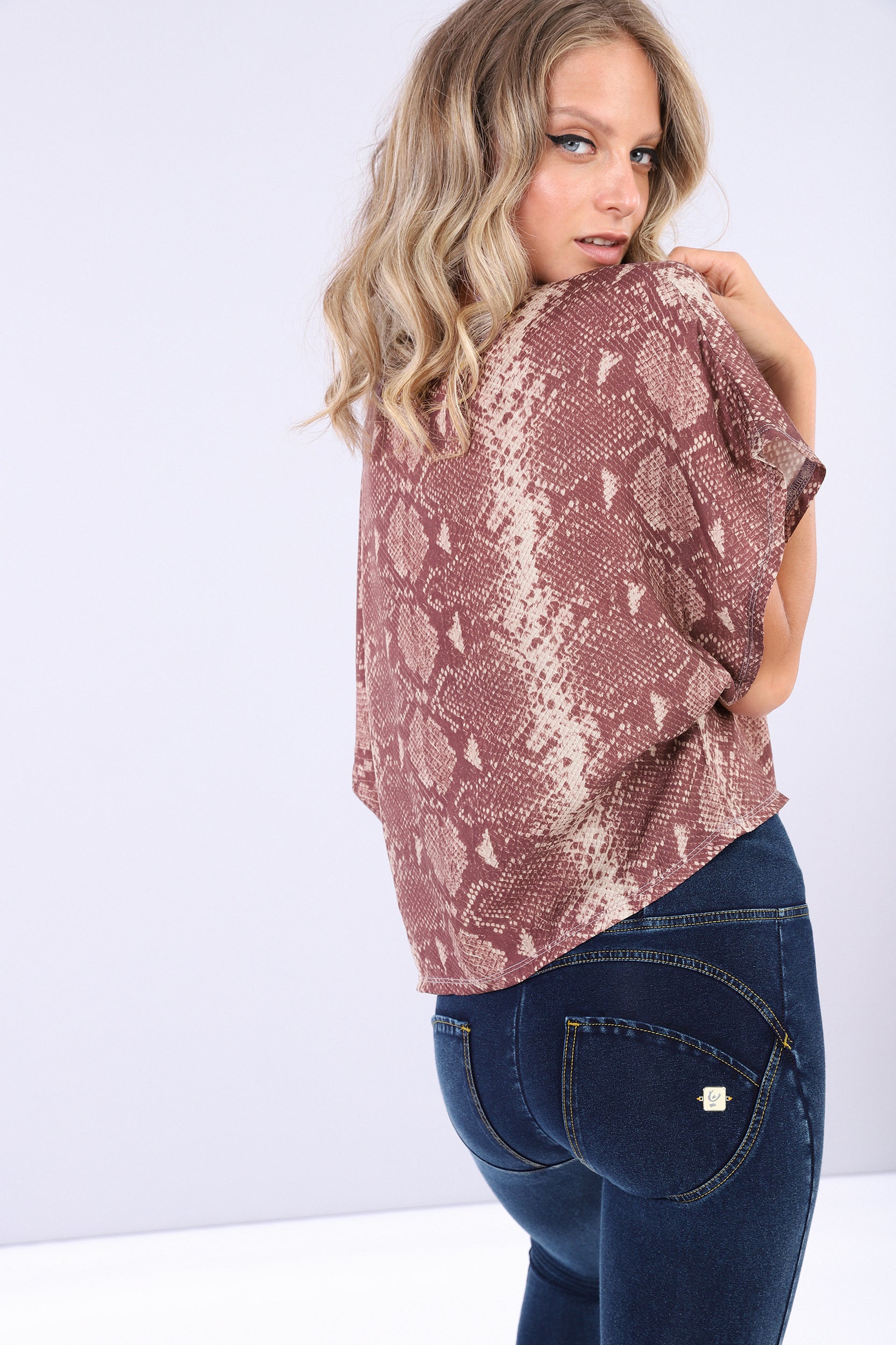 freddy-maglia-ampia-maniche-aleta-stampa-reptile-bordeaux image 2