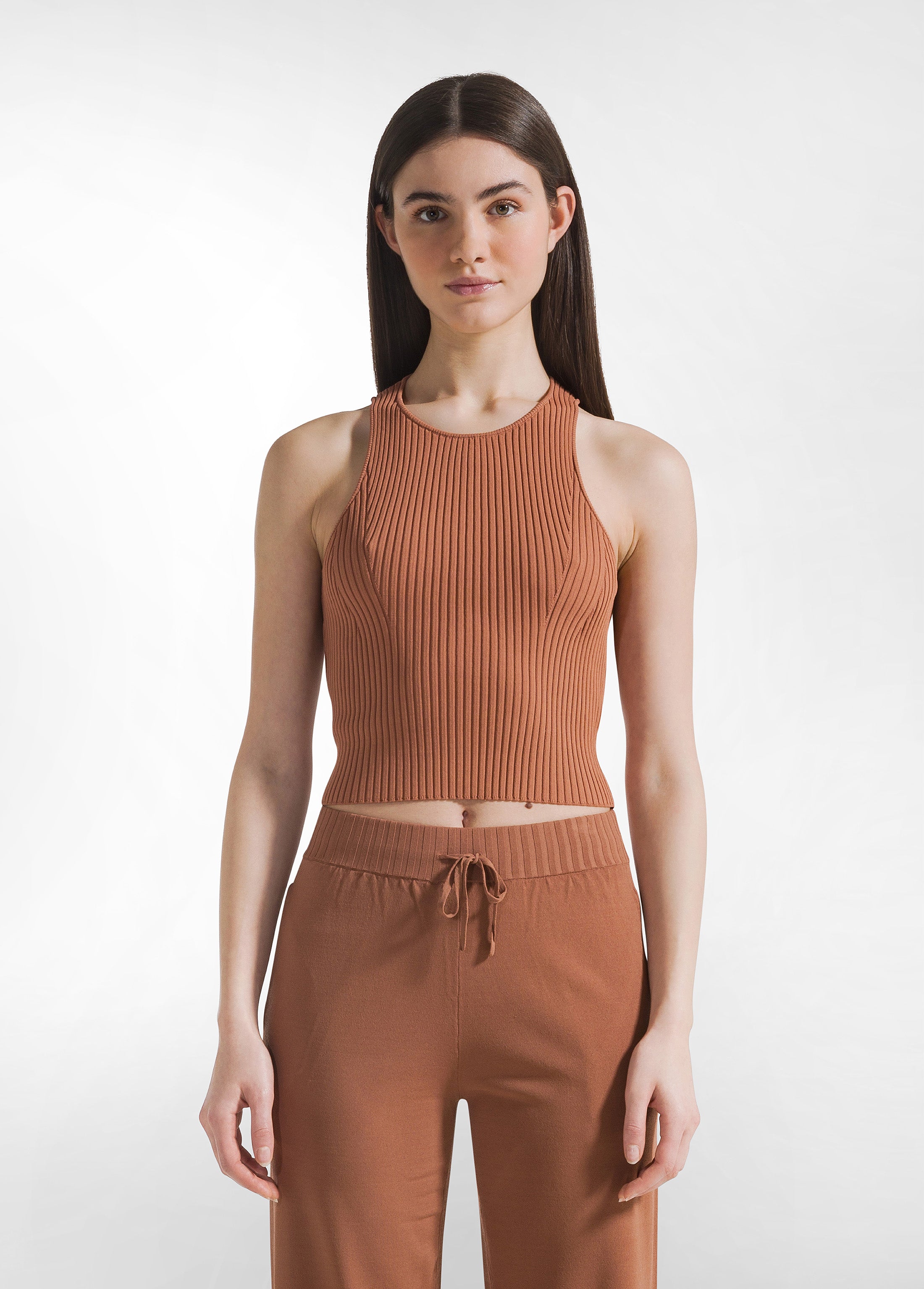 deha-top-a-coste-in-maglia-di-rayon-marrone-schiena-halter image 2