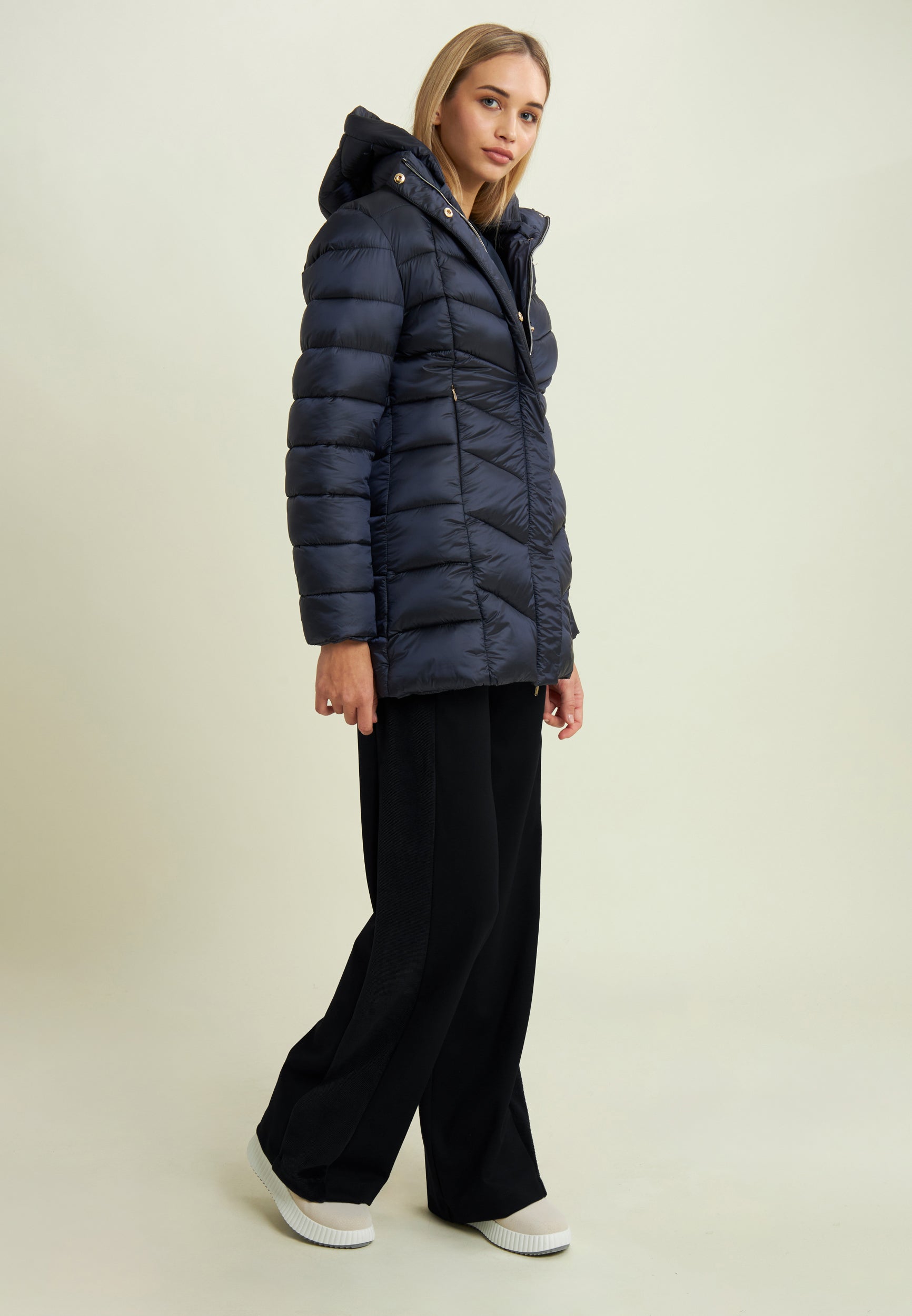 freddy-pantaloni-donna-wide-leg-in-viscosa-con-dettagli-in-ciniglia image 2