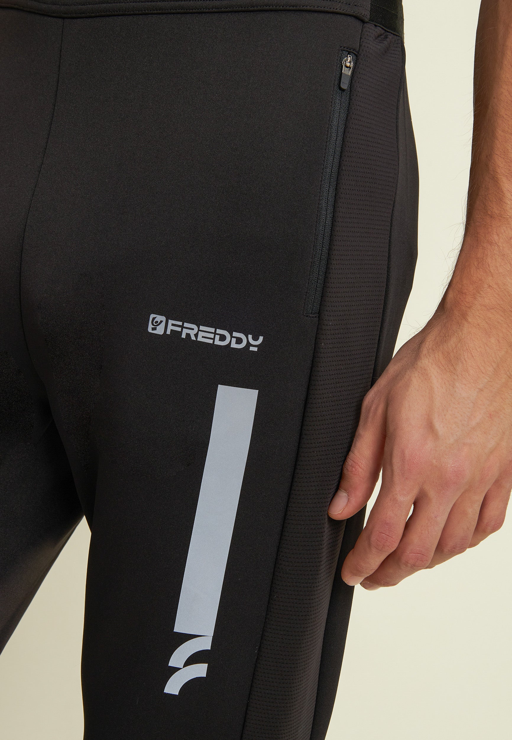 freddy-pantaloni-slim-uomo-in-tessuto-tecnico-con-inserti-mesh image 4