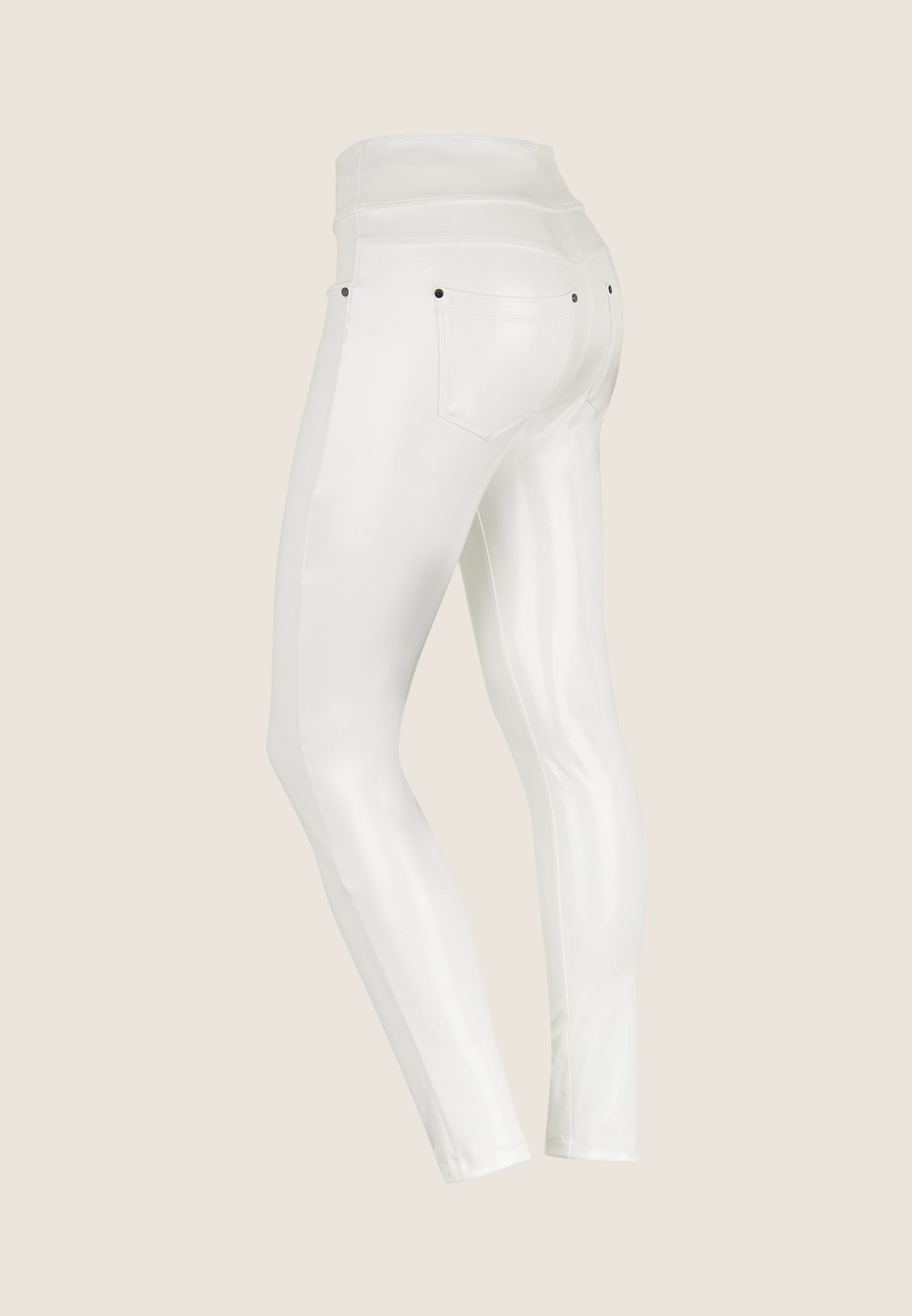 freddy-pantaloni-n-o-w-skinny-vita-media-in-similpelle-lucida-bianca image 5
