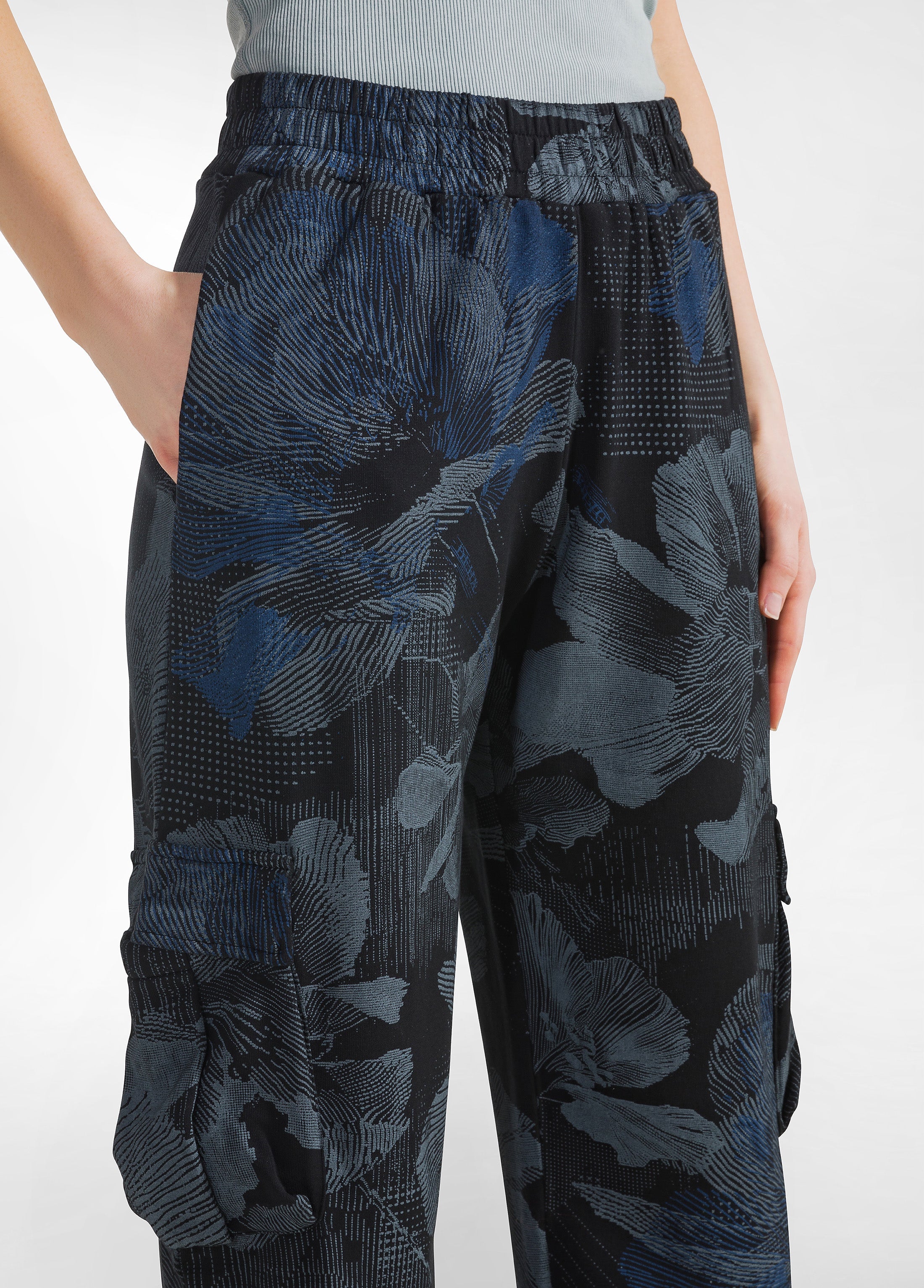 deha-pantalone-cargo-in-felpa-allover-nero image 4