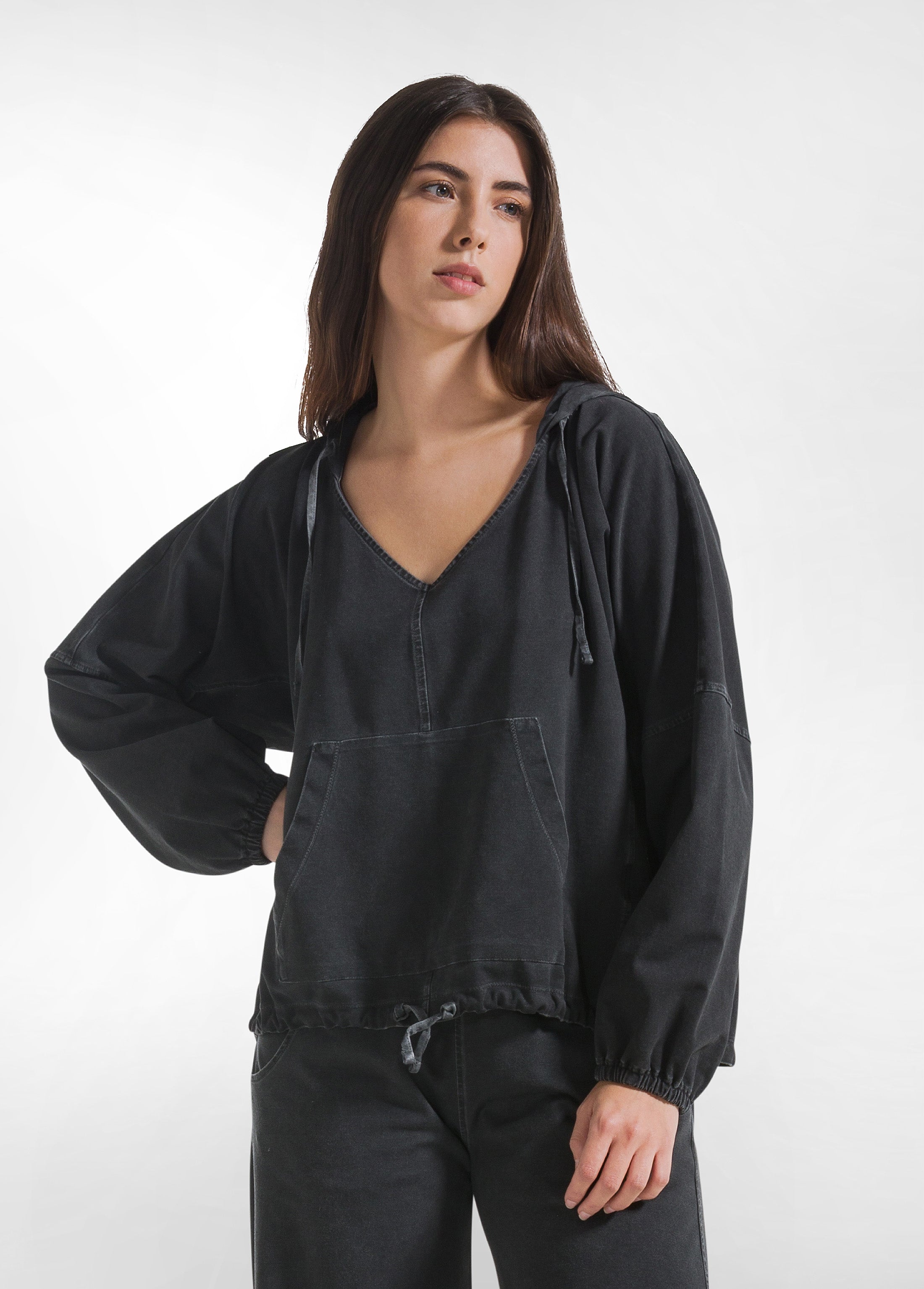 deha-tuta-felpa-e-pantalone-vita-bassa-dettagli-satinati-nero-set-donna image 4