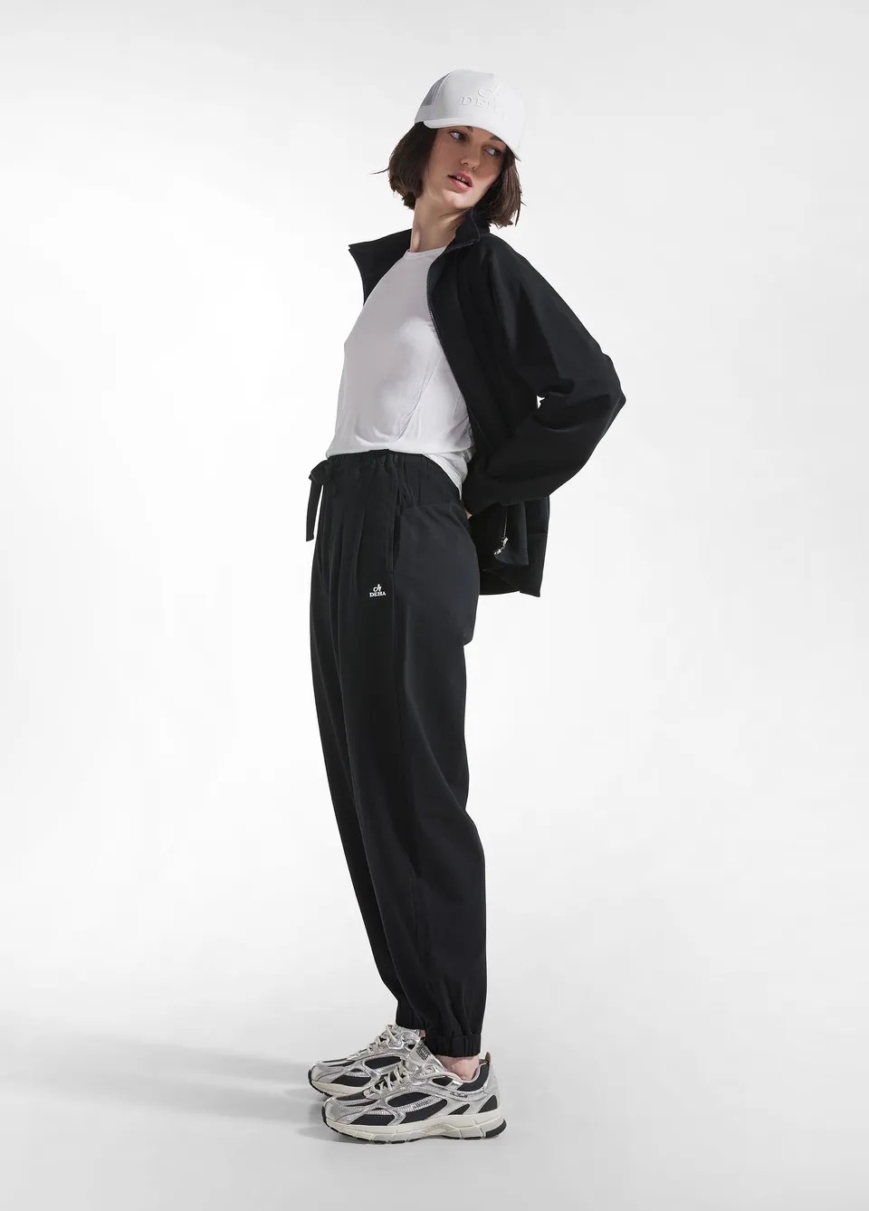 deha-jogger-pliss-in-fleece-organico-con-viscosa-nero-effetto-stropicciato image 1