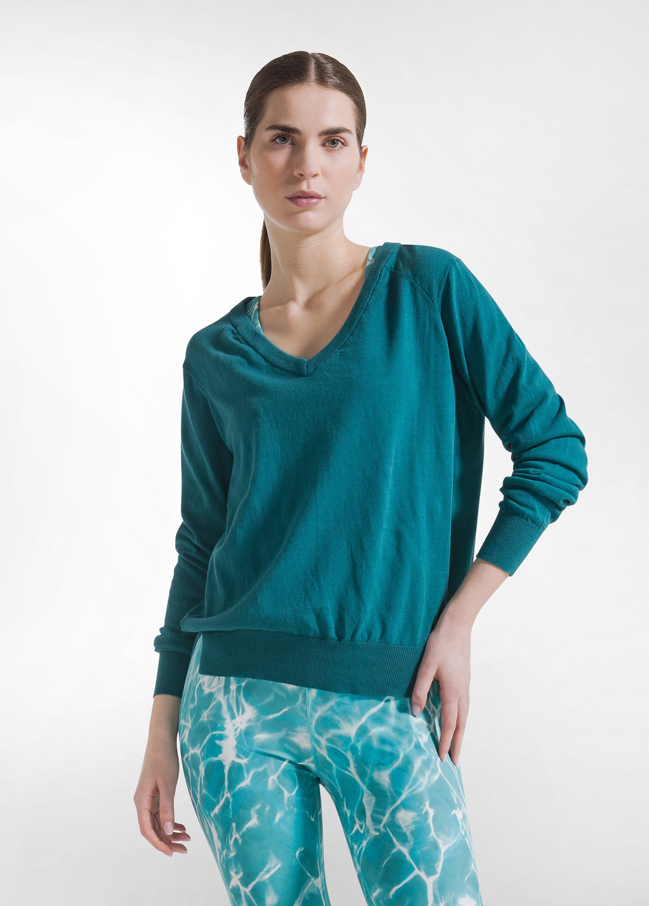 deha-maglia-in-seta-con-scollo-a-v-verde image 4