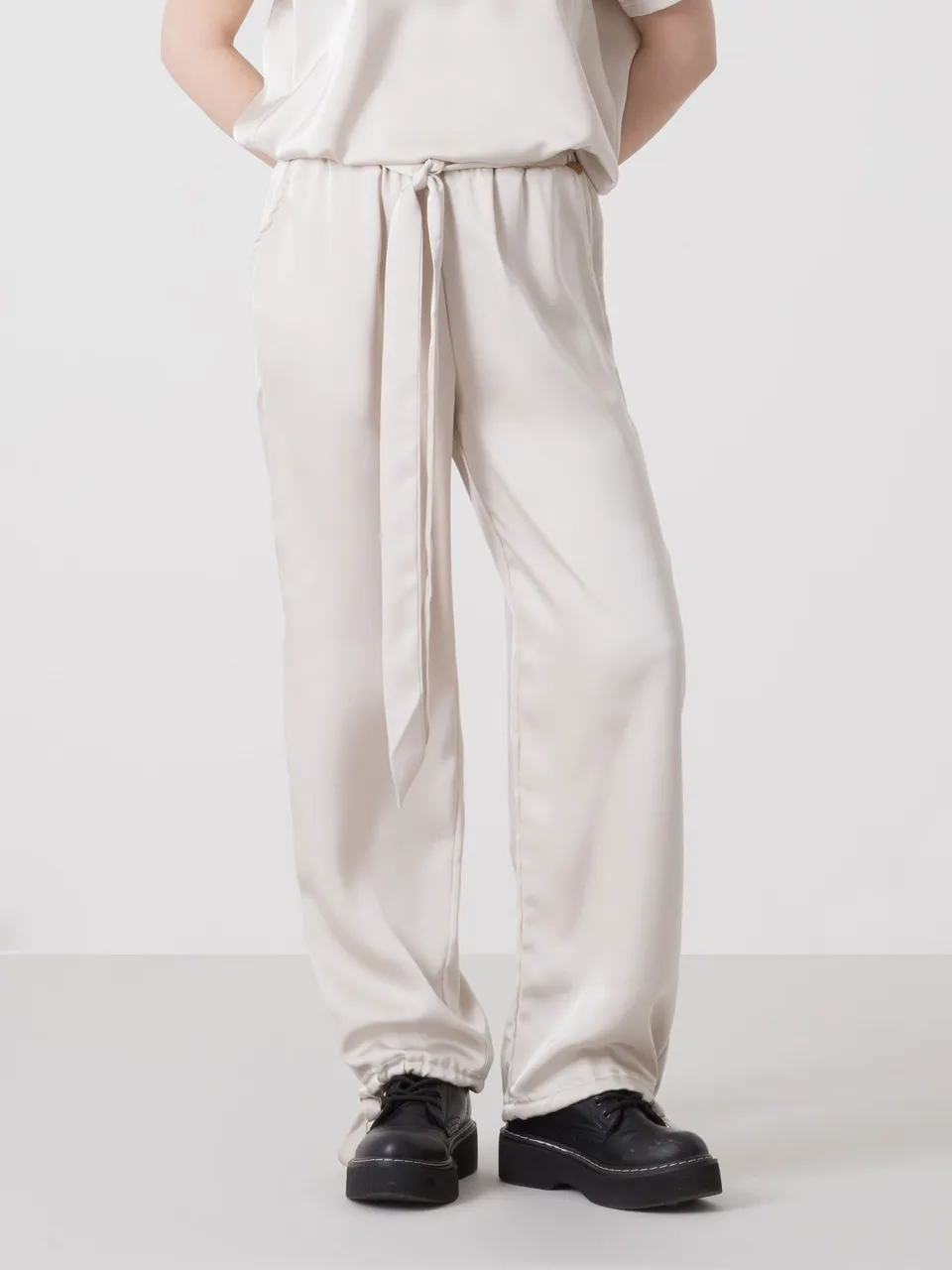 dimensione-danza-pantalone-donna-in-satin-con-vita-elasticizzata-e-fusciacca image 1