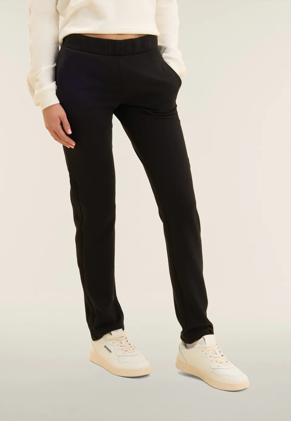 freddy-pantaloni-sportivi-uomo-gamba-dritta-in-french-terry-con-ricamo-traforato image 1