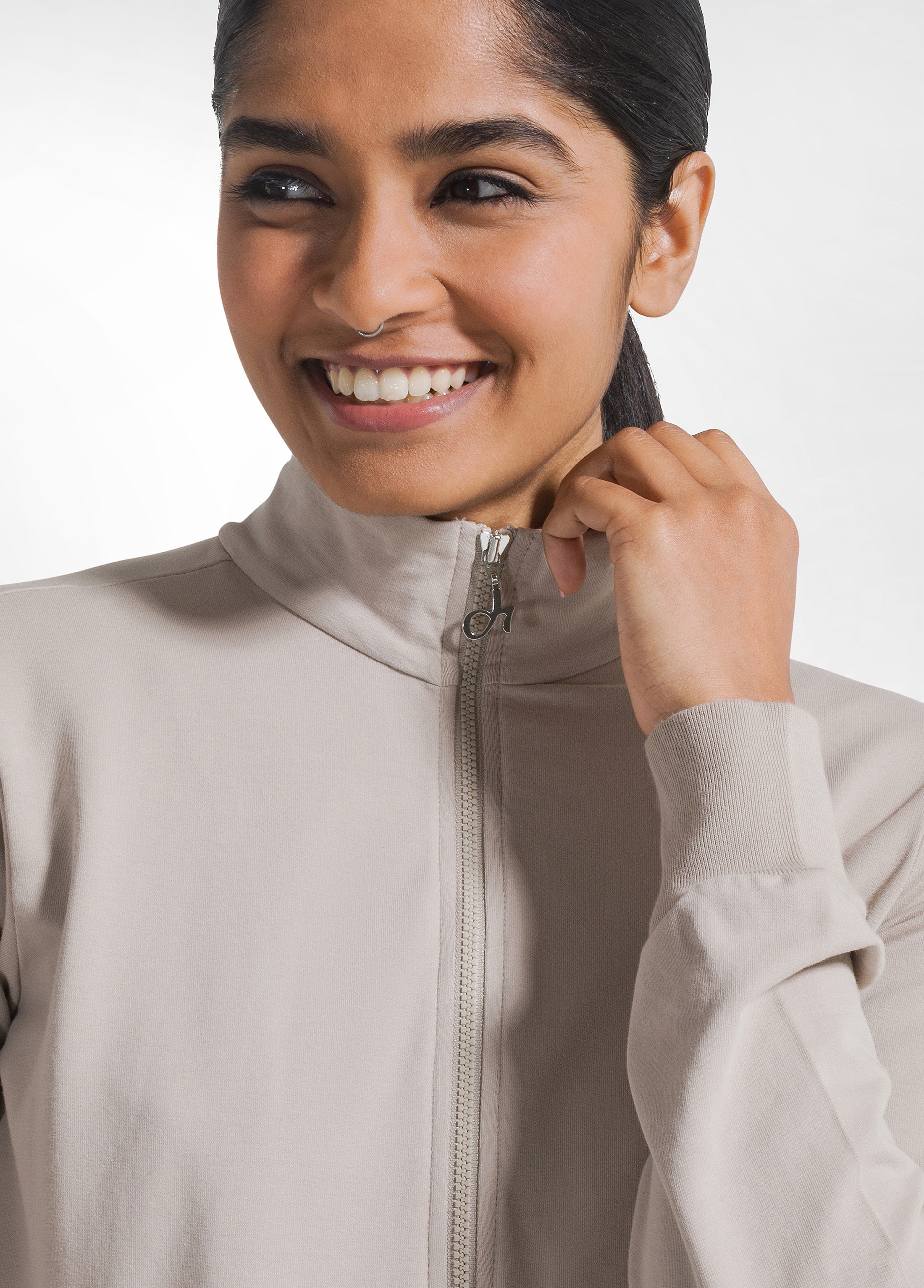 deha-felpa-leggera-core-con-zip-beige-felpa-donna-con-collo-alto image 3