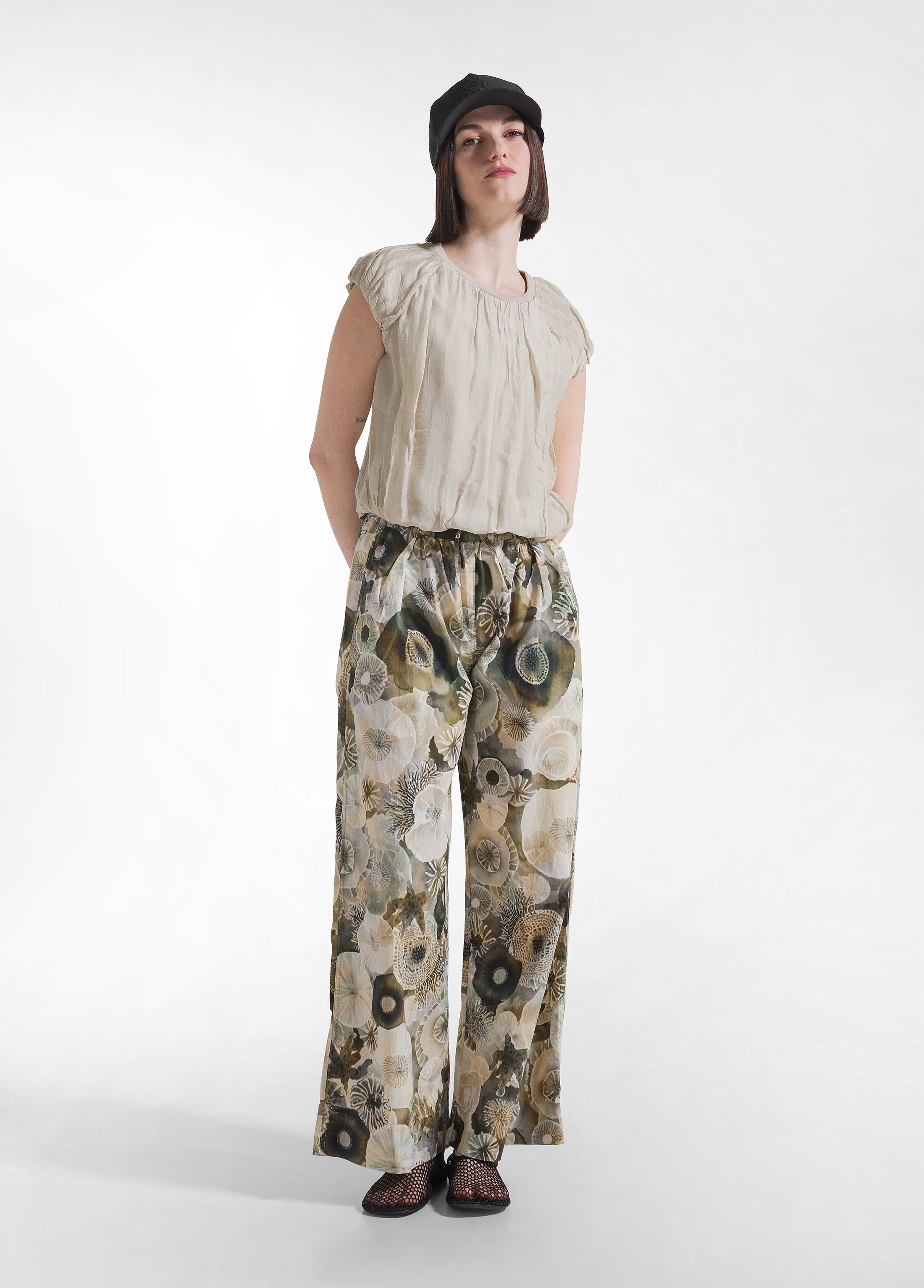 deha-top-in-cotone-leggero-con-strati-in-seta-beige image 4