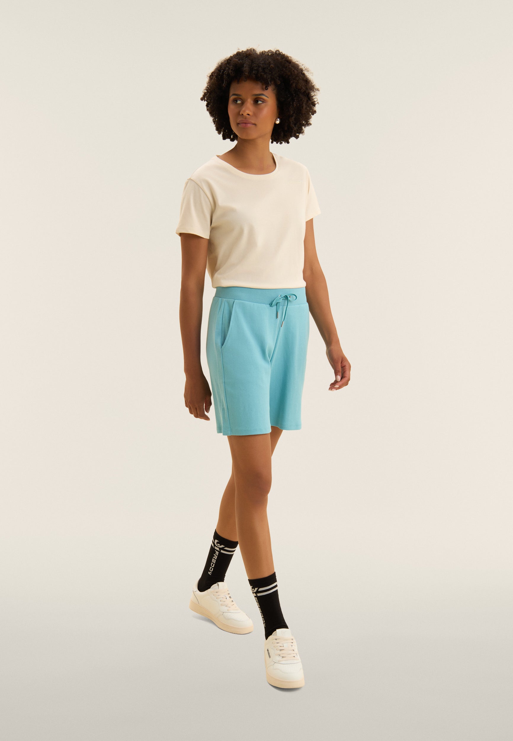 freddy-pantaloni-corti-donna-con-logo-glitter image 2