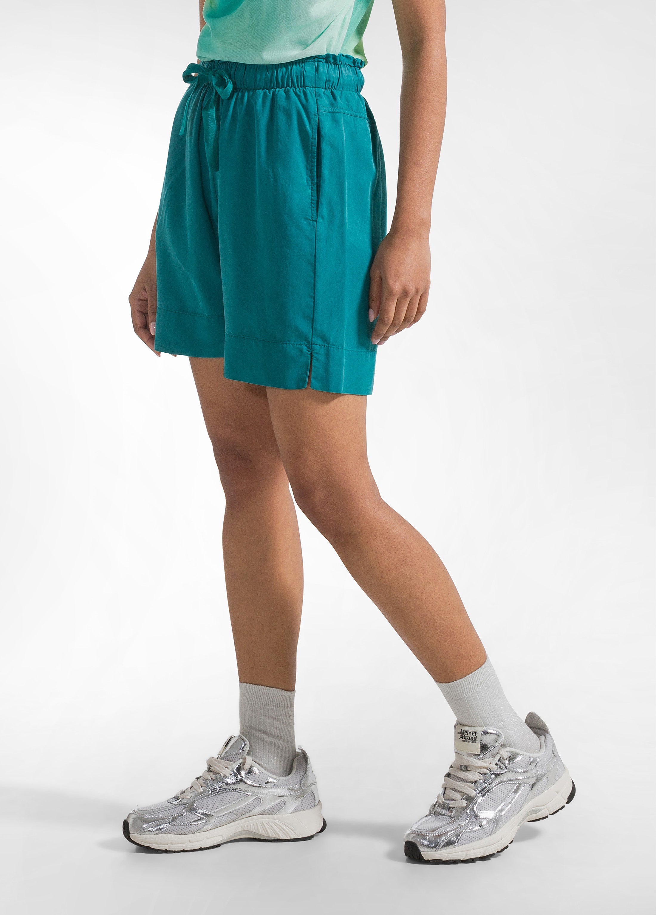 deha-d42565-shorts-in-twill-di-lyocell-verdi image 2