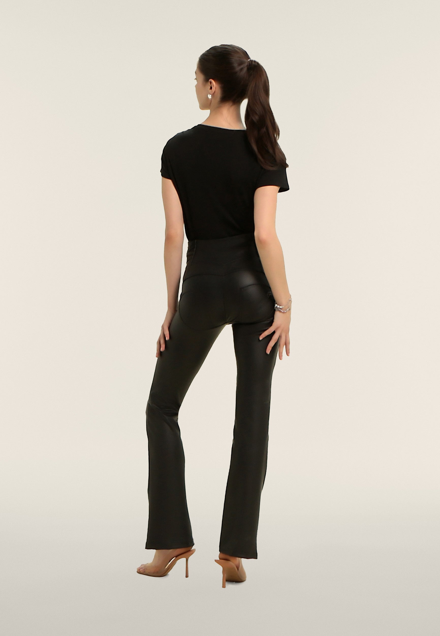 freddy-pantaloni-wr-up-mini-flare-similpelle-vita-alta-incrocio image 7