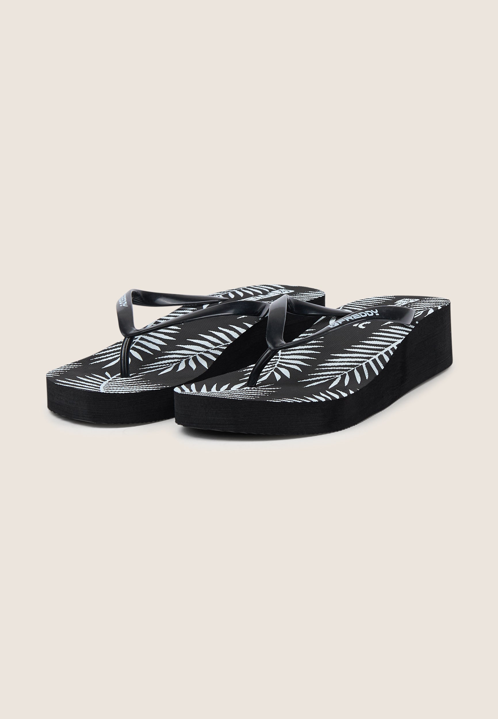 freddy-infradito-platform-donna-con-stampa-tropicale-e-loghi image 2