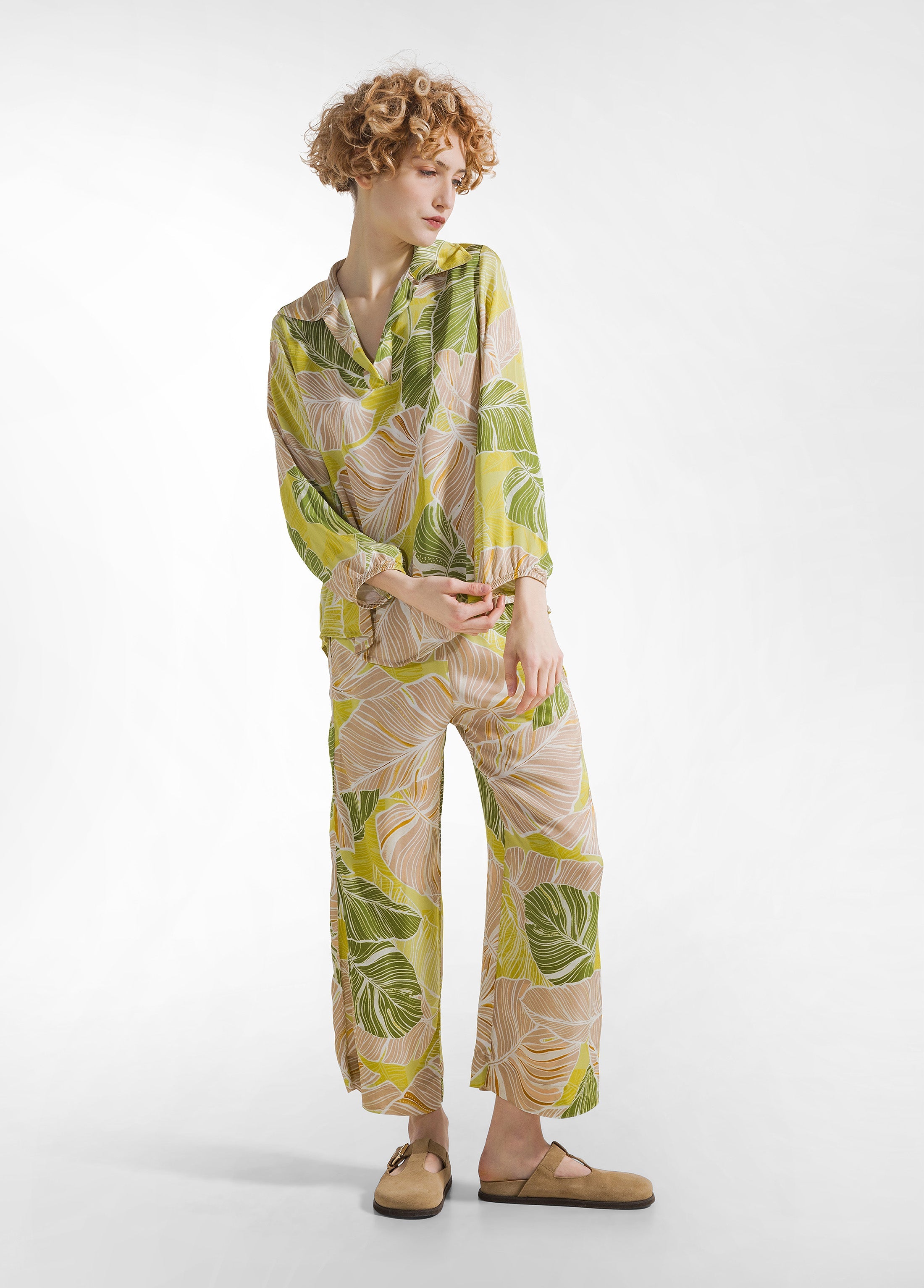 deha-camicia-in-raso-stampato-beige-travelwear image 4
