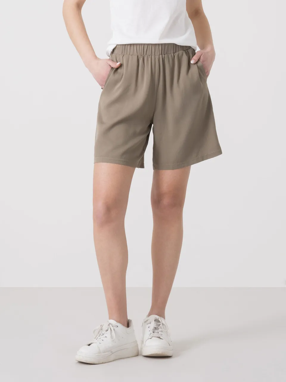 dimensione-danza-short-donna-in-viscosa-leggera-con-vita-elasticizzata-e-tasche image 1