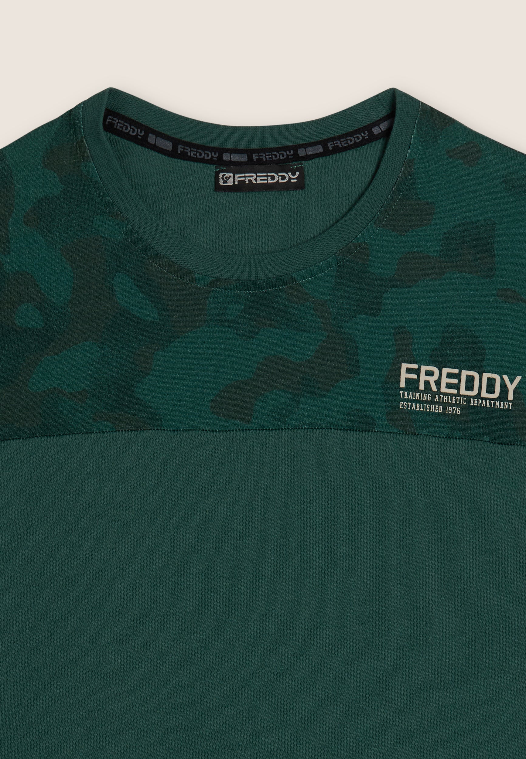 freddy-wr-up-t-shirt-camouflage-logo-cuore-fondo-tinta-unita image 7