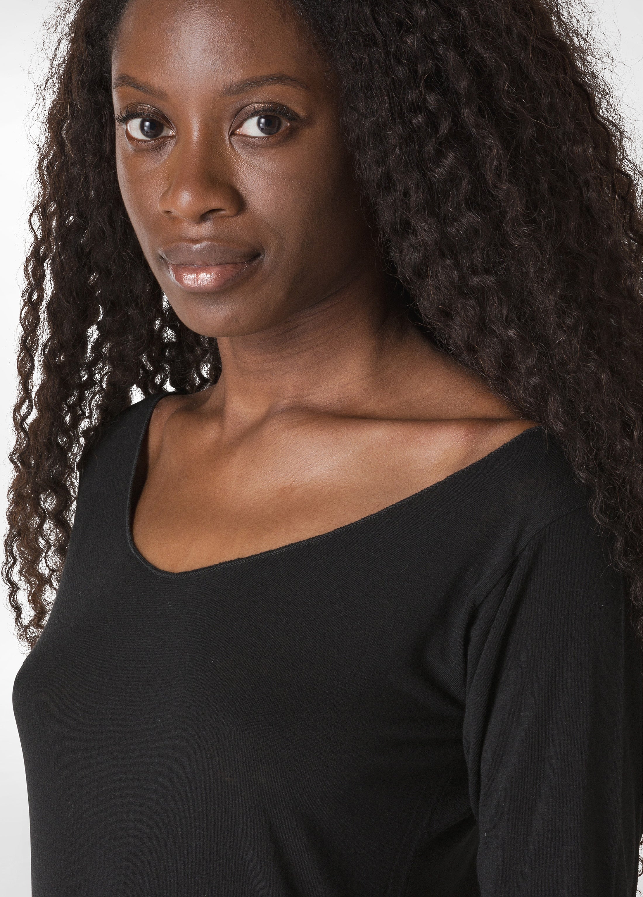 deha-maglietta-in-misto-cashmere-nero-t-shirt-donna image 3