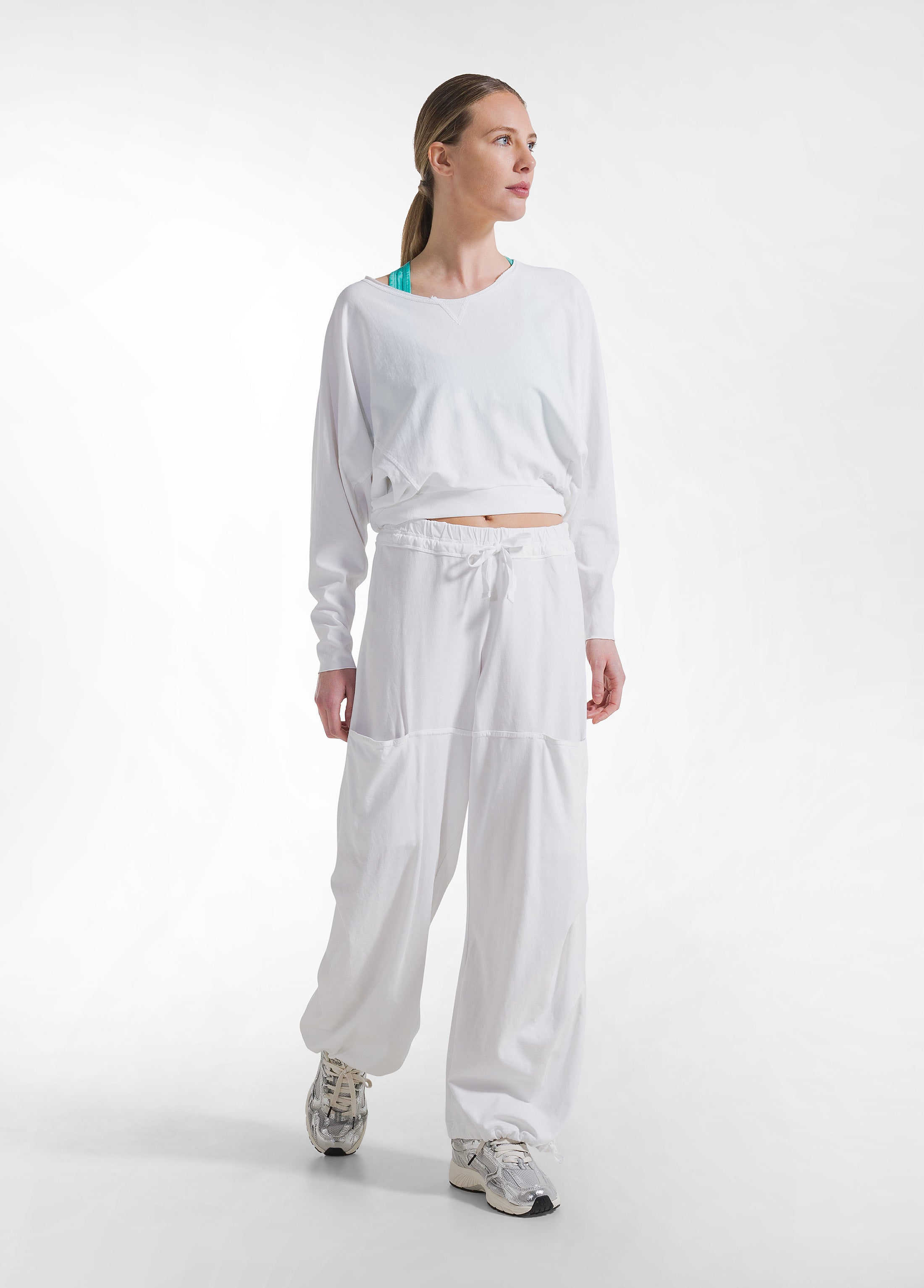 deha-completo-felpa-cropped-e-pantaloni-magnum-bianco-cotone-bio image 5