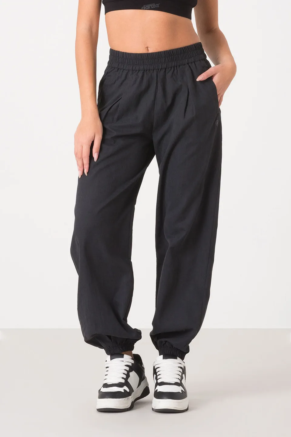 pantalone-soft-touch-dimensione-danza-con-polsino-elastico-e-tasche image 1