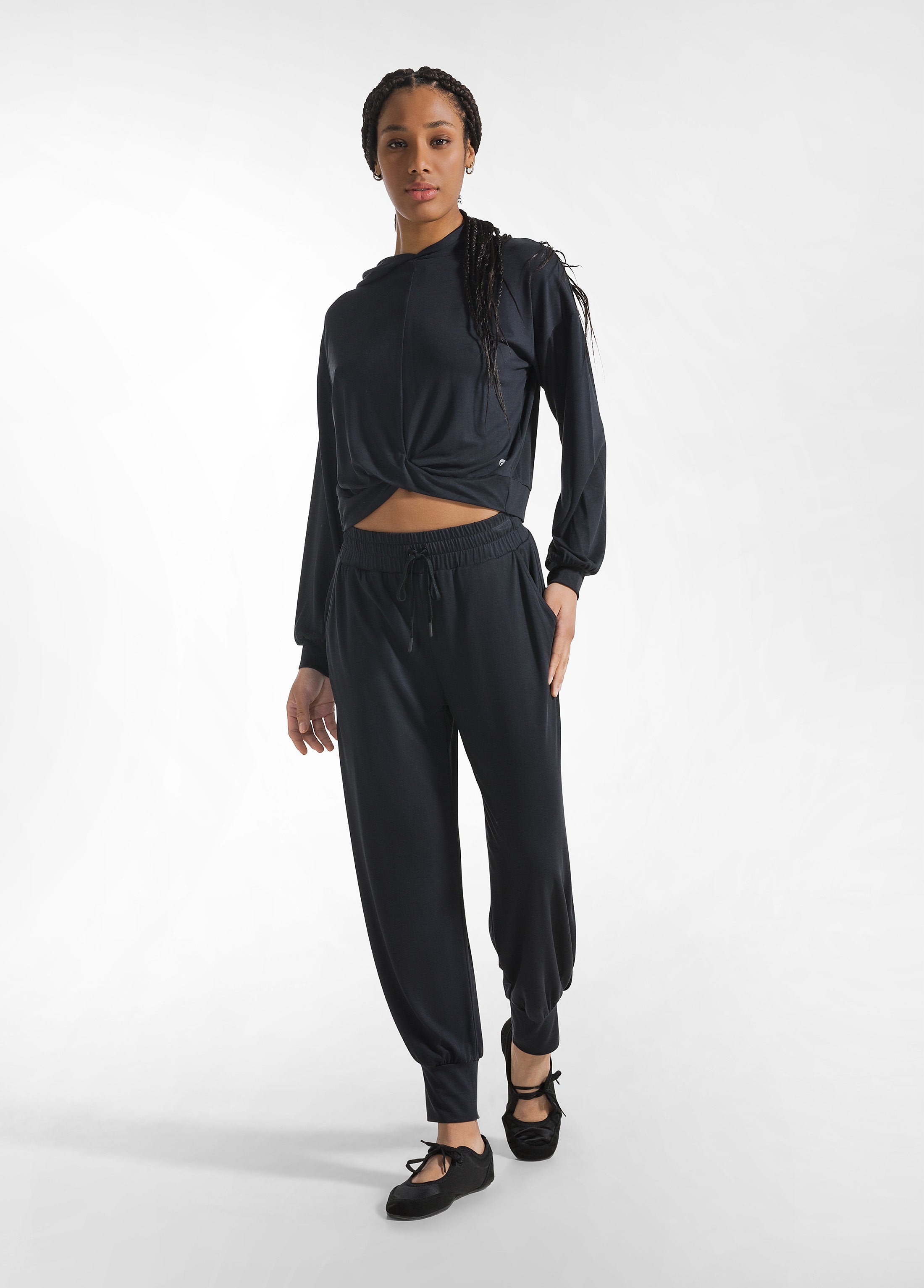 deha-felpa-con-nodo-in-jersey-modal-nero-d22032-felpa-donna-cropped-con-cappucci image 4