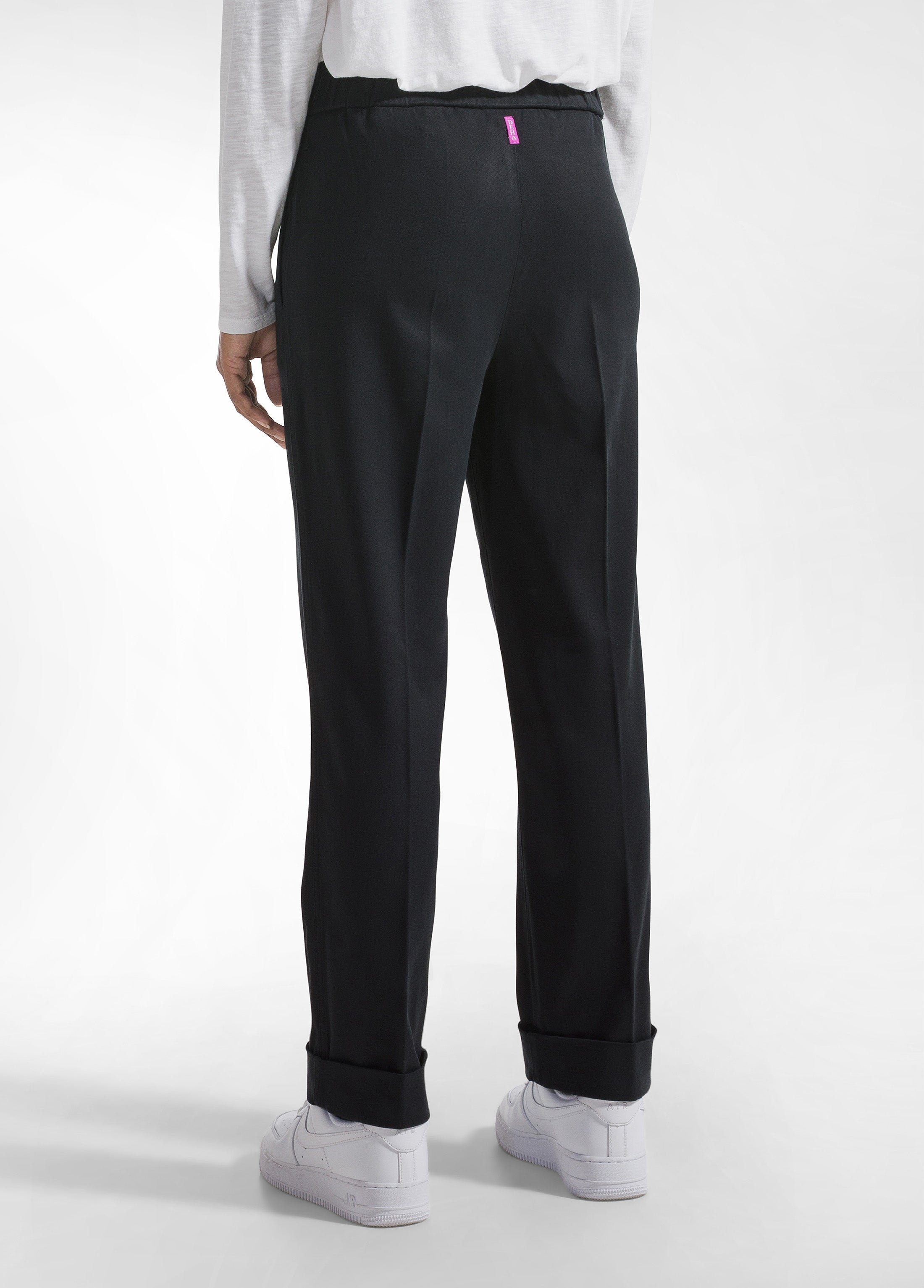 deha-pantalone-dritto-con-risvolto-nero-d32528 image 3