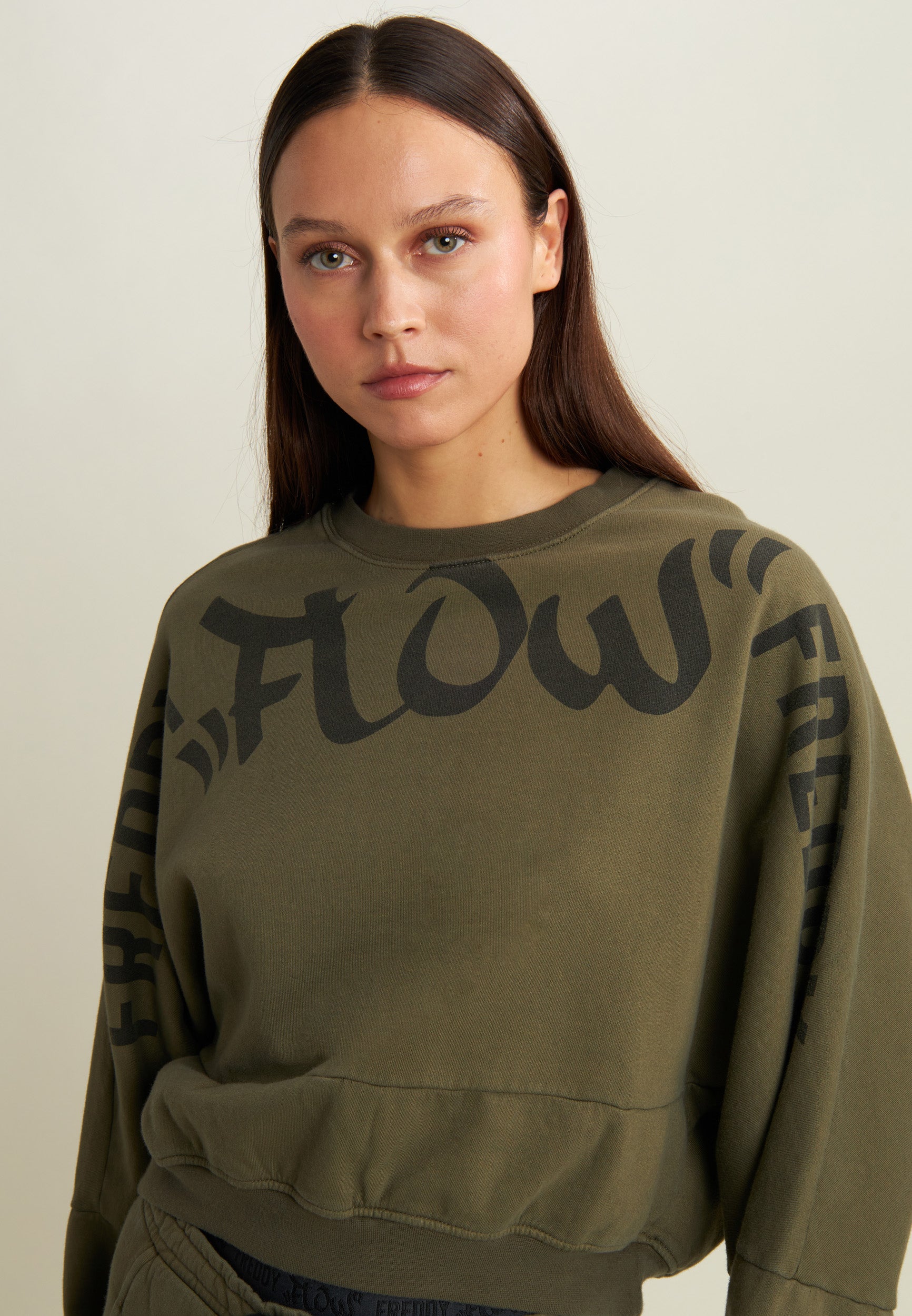 felpa-donna-freddy-oversize-cropped-con-maxi-stampa-flow image 4