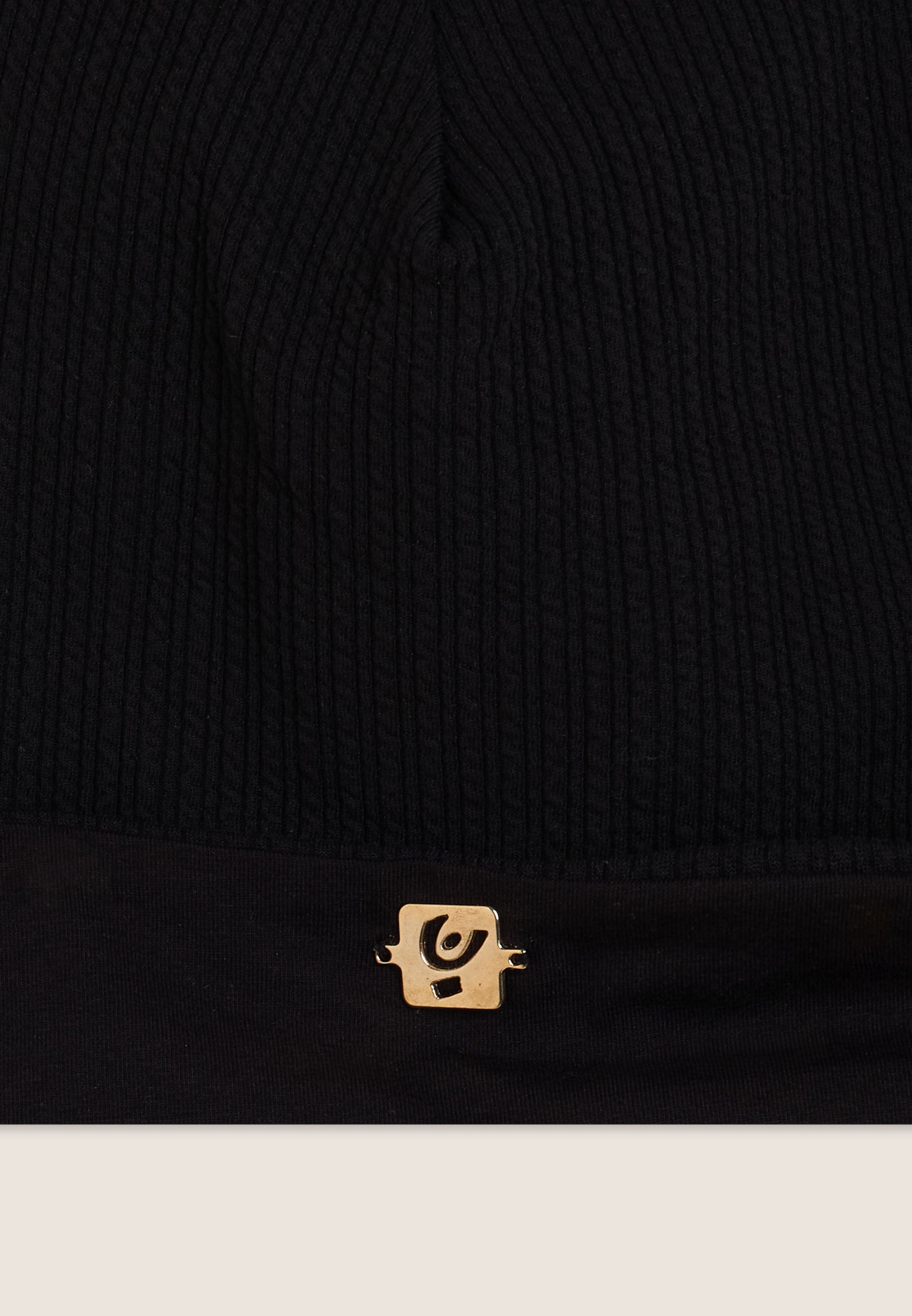 freddy-berretto-beanie-junior-in-maglia-con-placchetta-dorata image 3