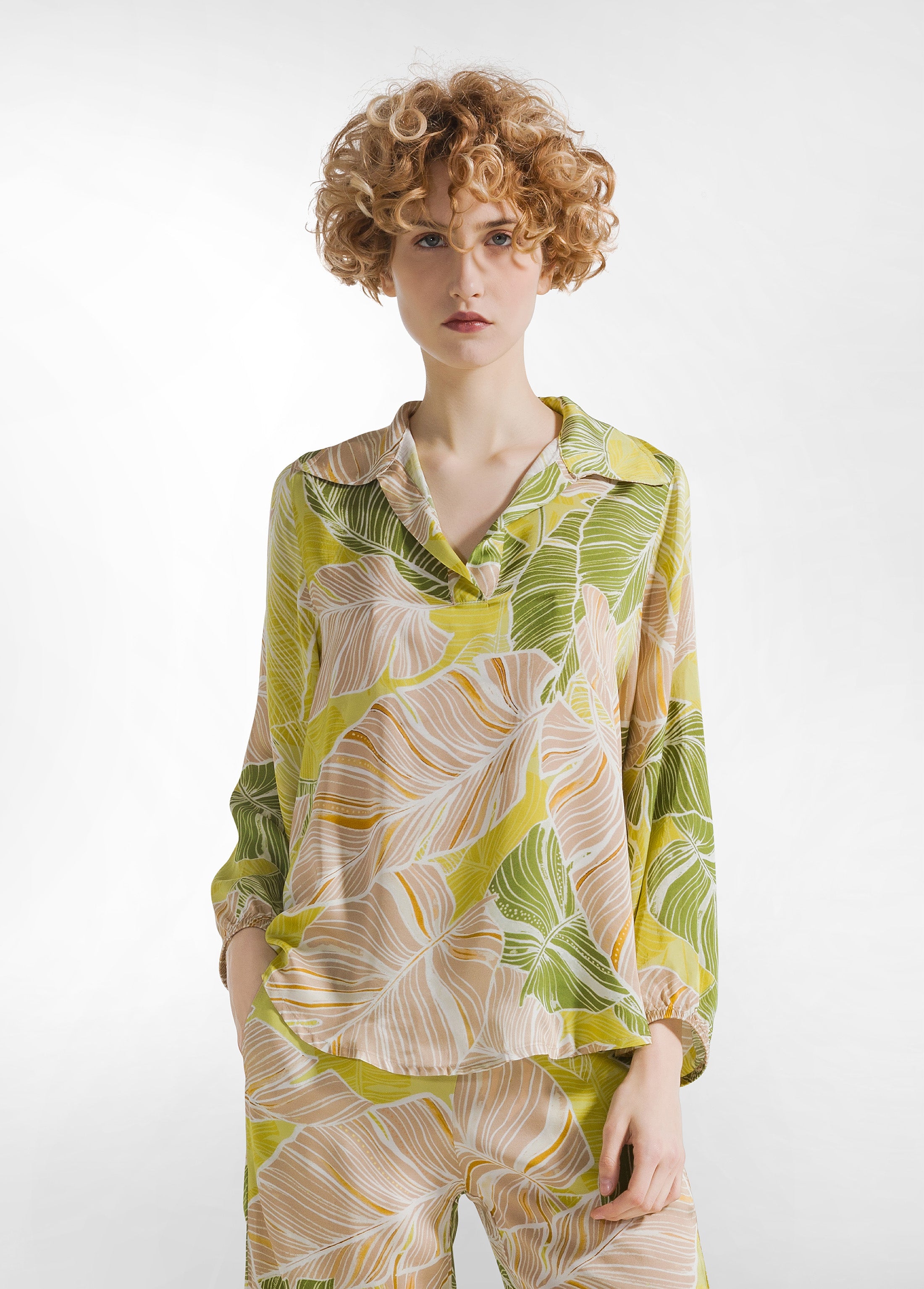 deha-camicia-in-raso-stampato-beige-travelwear image 1