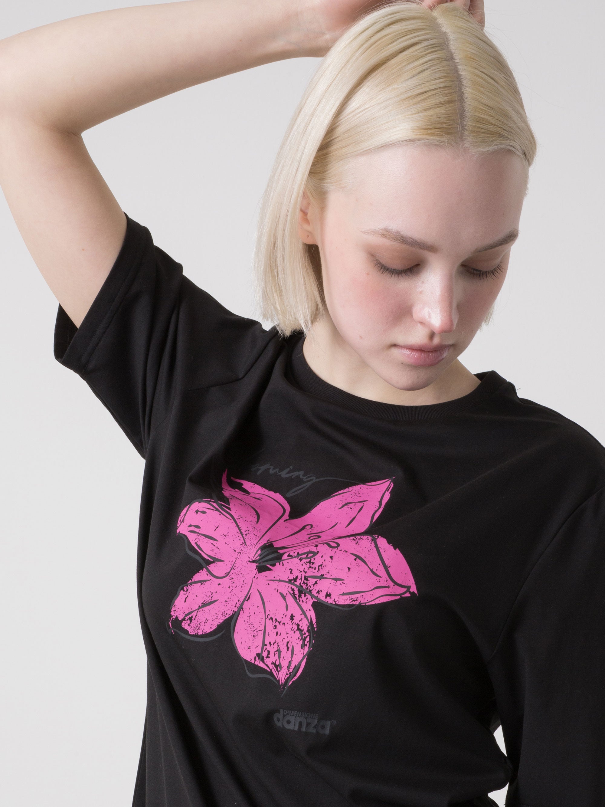 dimensione-danza-t-shirt-donna-in-modal-stretch-con-stampa-floreale-frontale image 4
