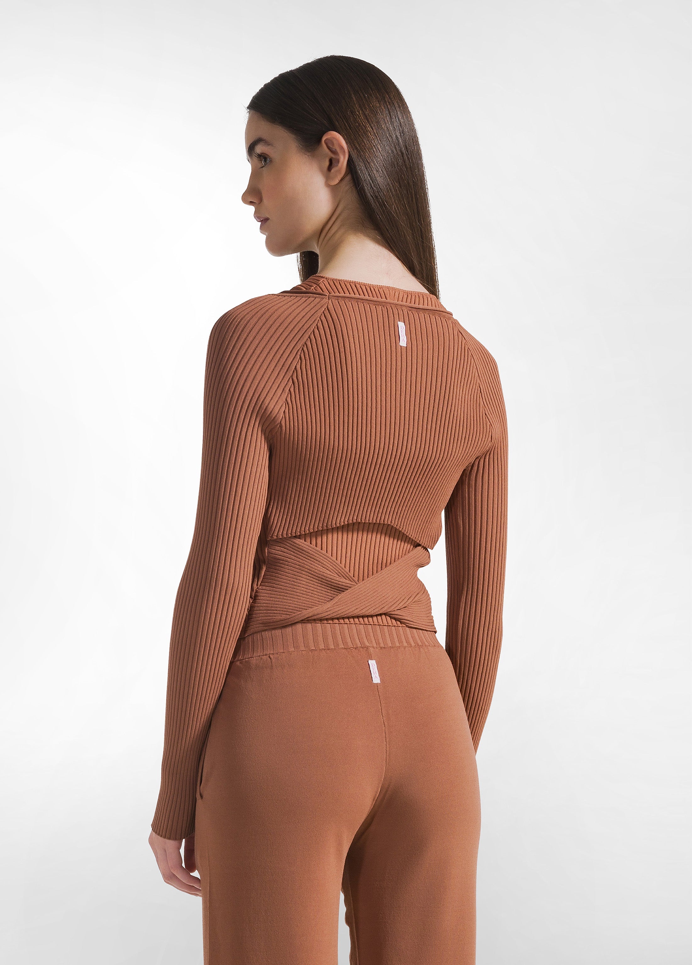 deha-top-incrociato-a-coste-in-maglia-di-rayon-marrone-a-manica-lunga image 2