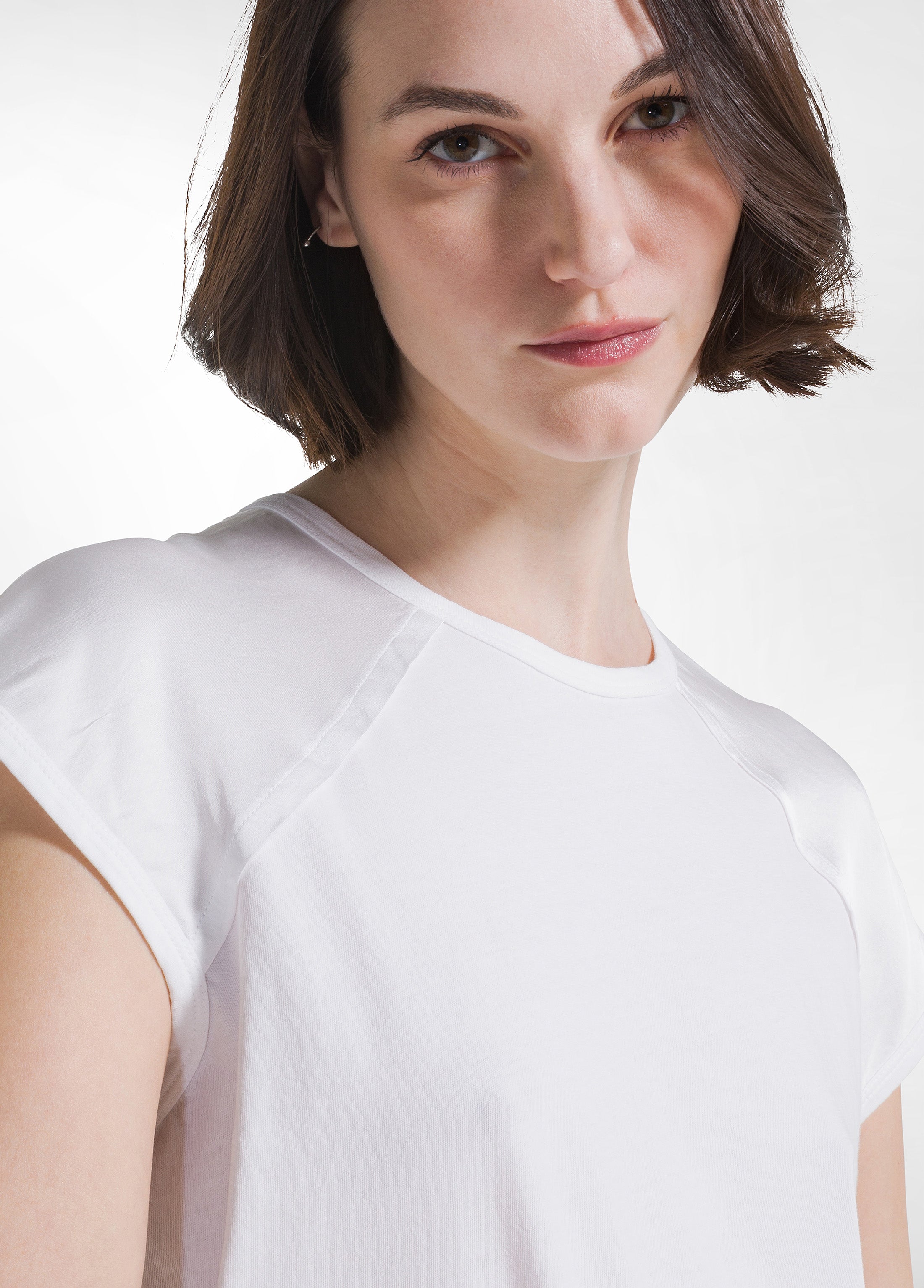 deha-top-con-maniche-in-satin-e-corpo-in-jersey-bianco-d42440 image 3