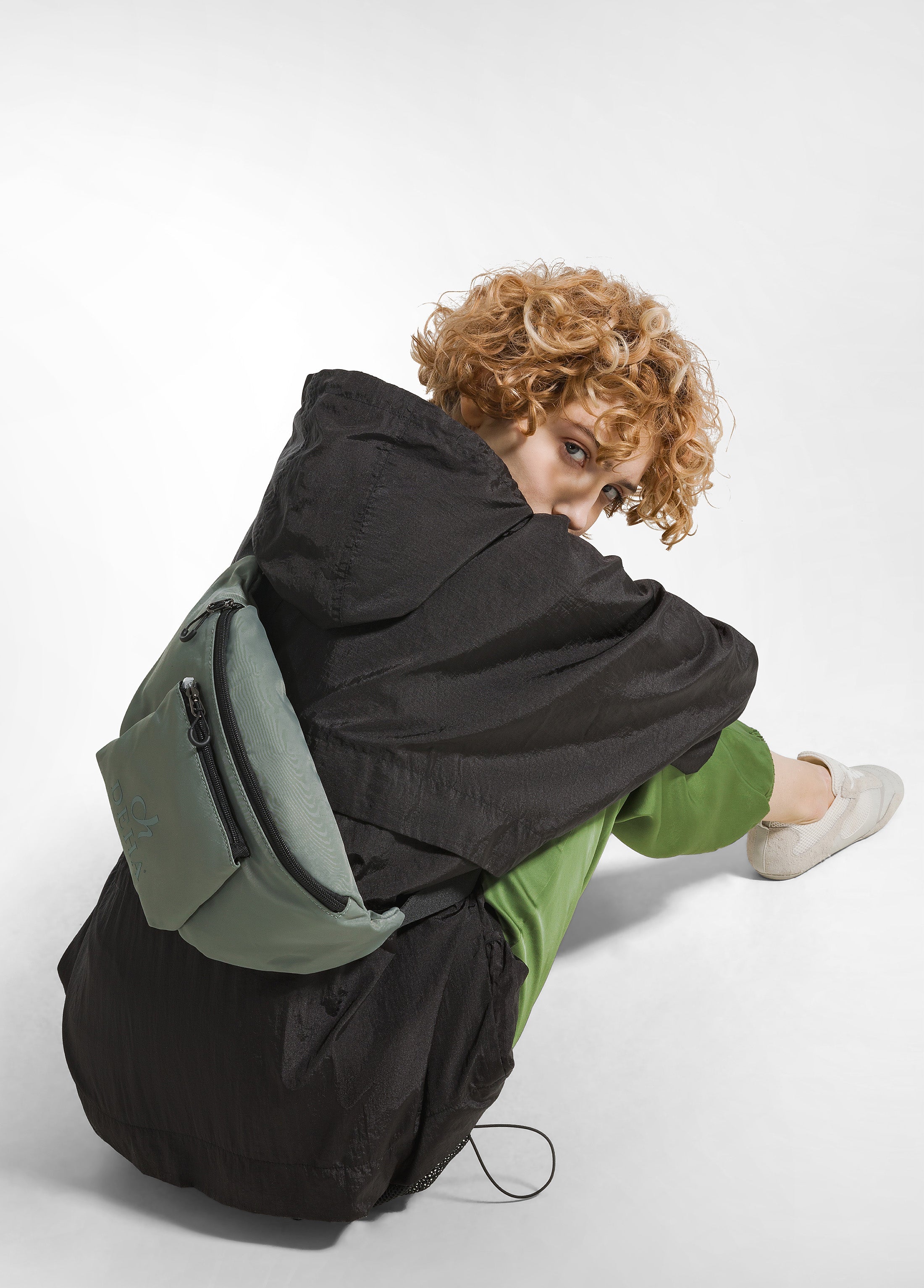 deha-marsupio-in-nylon-verde-40x20-cm-con-4-zip image 1