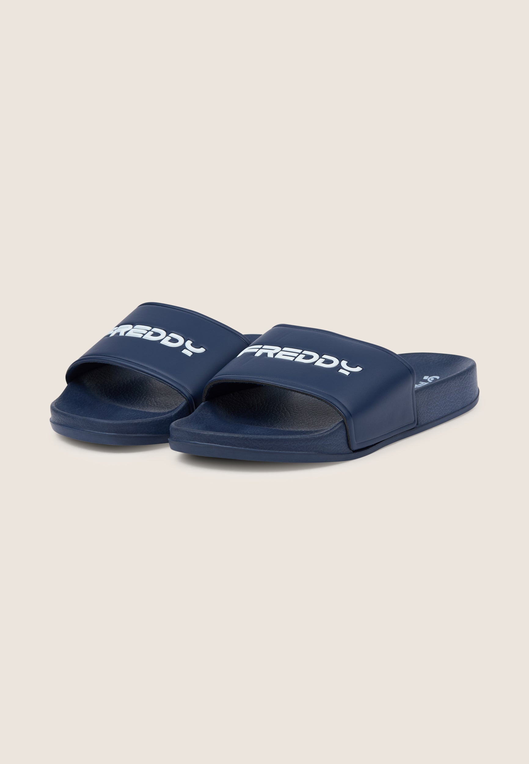 freddy-ciabatte-slider-uomo-con-loghi-a-contrasto-e-pianta-sagomata image 2