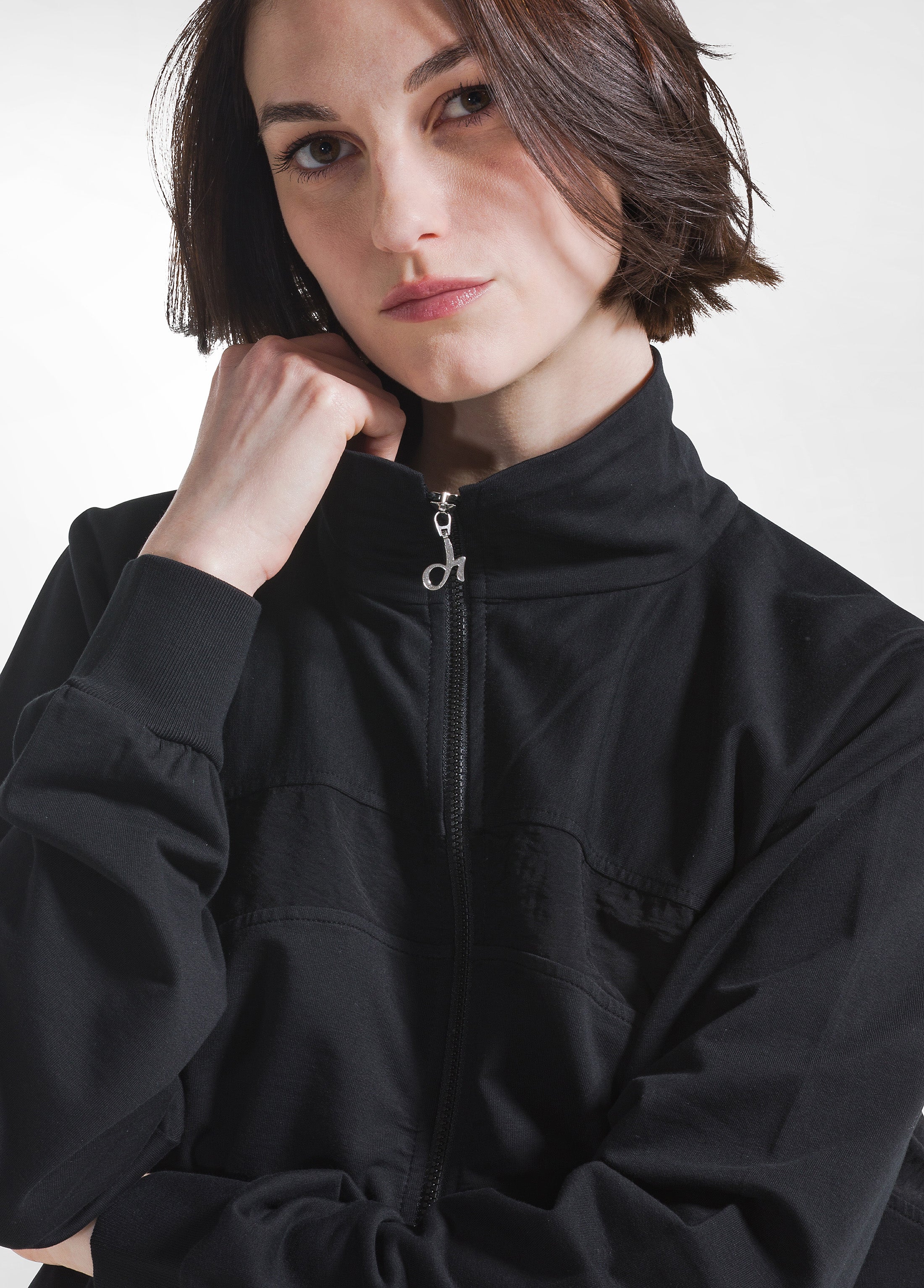 deha-d42230-felpa-full-zip-nera-con-dettaglio-viscosa-stropicciata image 3
