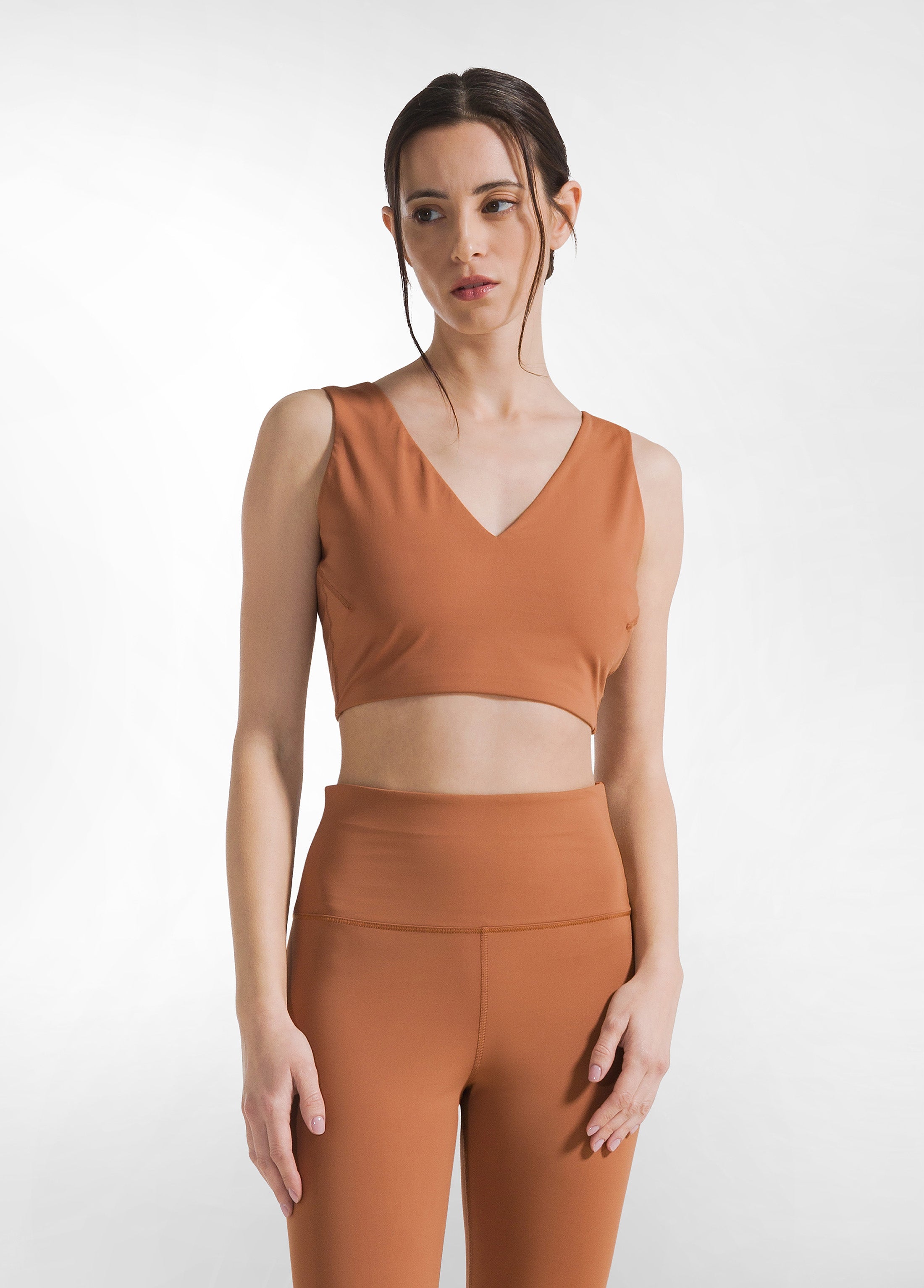 deha-reggiseno-sportivo-c22001-microfibra-riciclata-marrone image 1