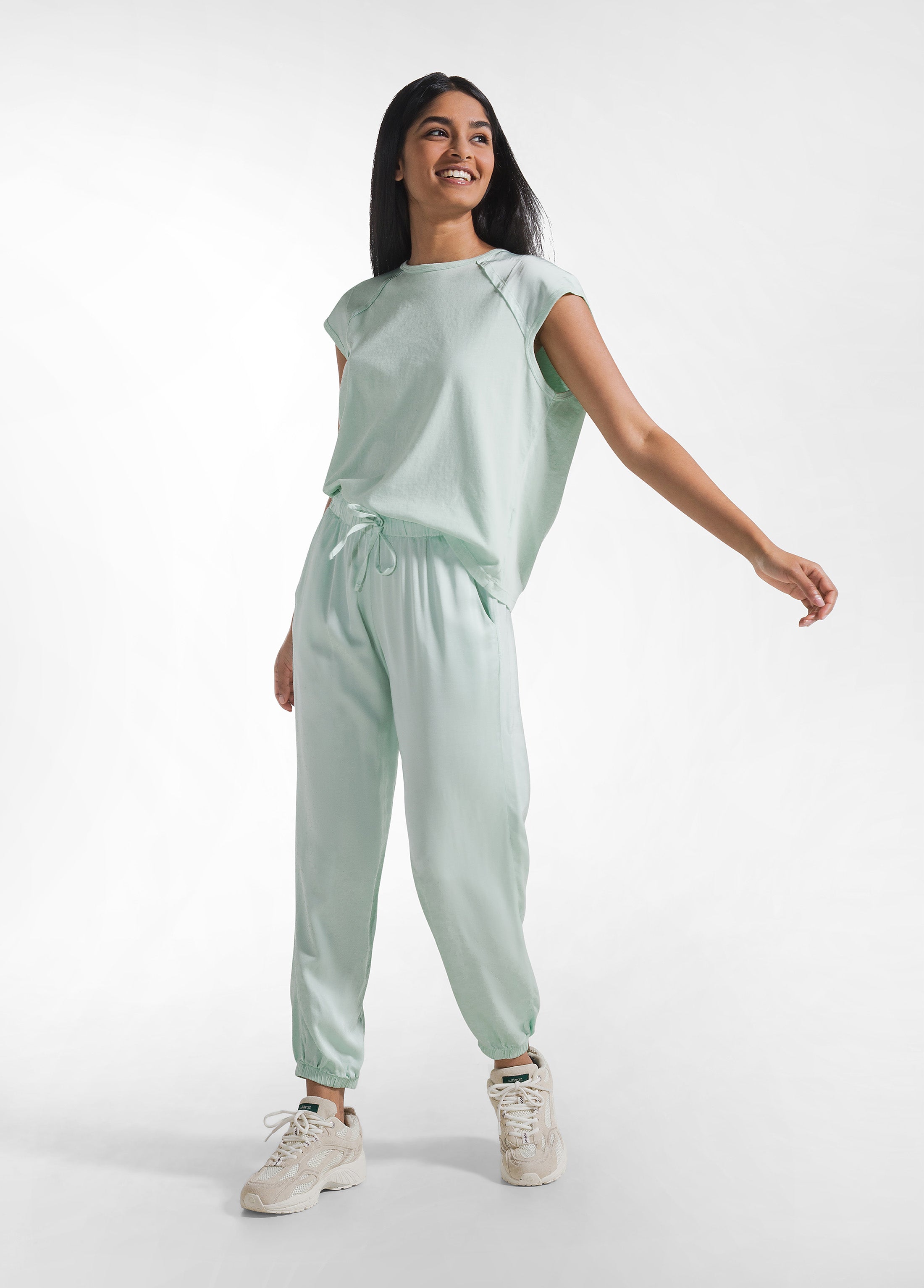 deha-completo-top-e-pantaloni-jogger-in-jersey-e-satin-verde image 1