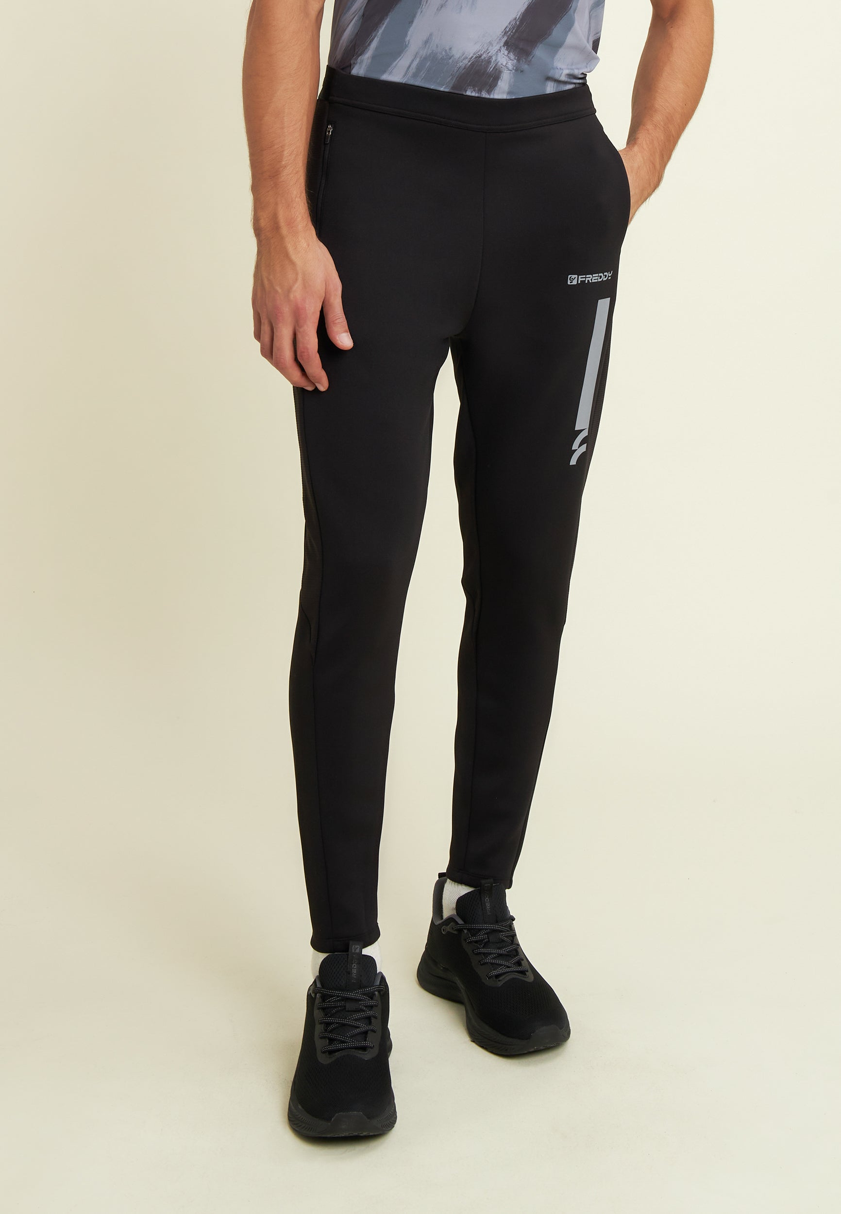 freddy-pantaloni-slim-uomo-in-tessuto-tecnico-con-inserti-mesh image 1