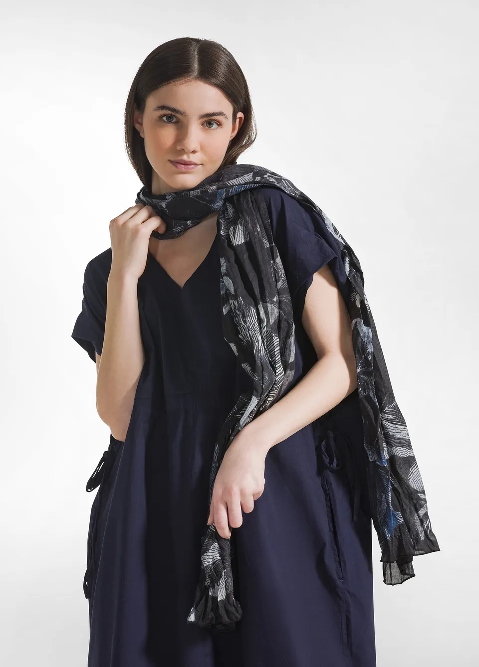 deha-pashmina-in-mussola-stampata-nero-210x65-cm image 1