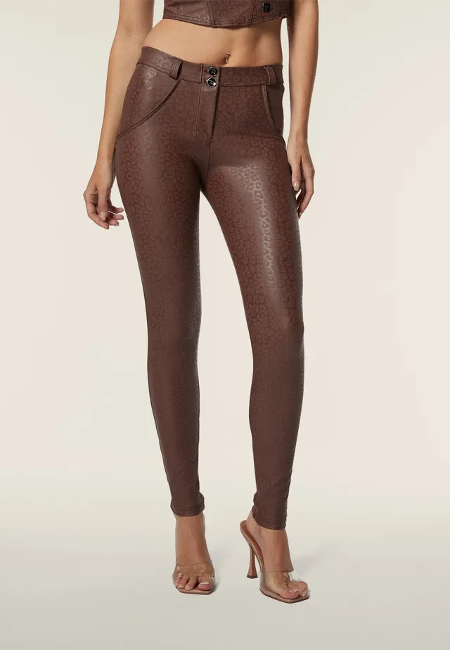 freddy-wr-up-vita-regular-similpelle-stampa-leopardata-pantaloni-push-up-donna image 1