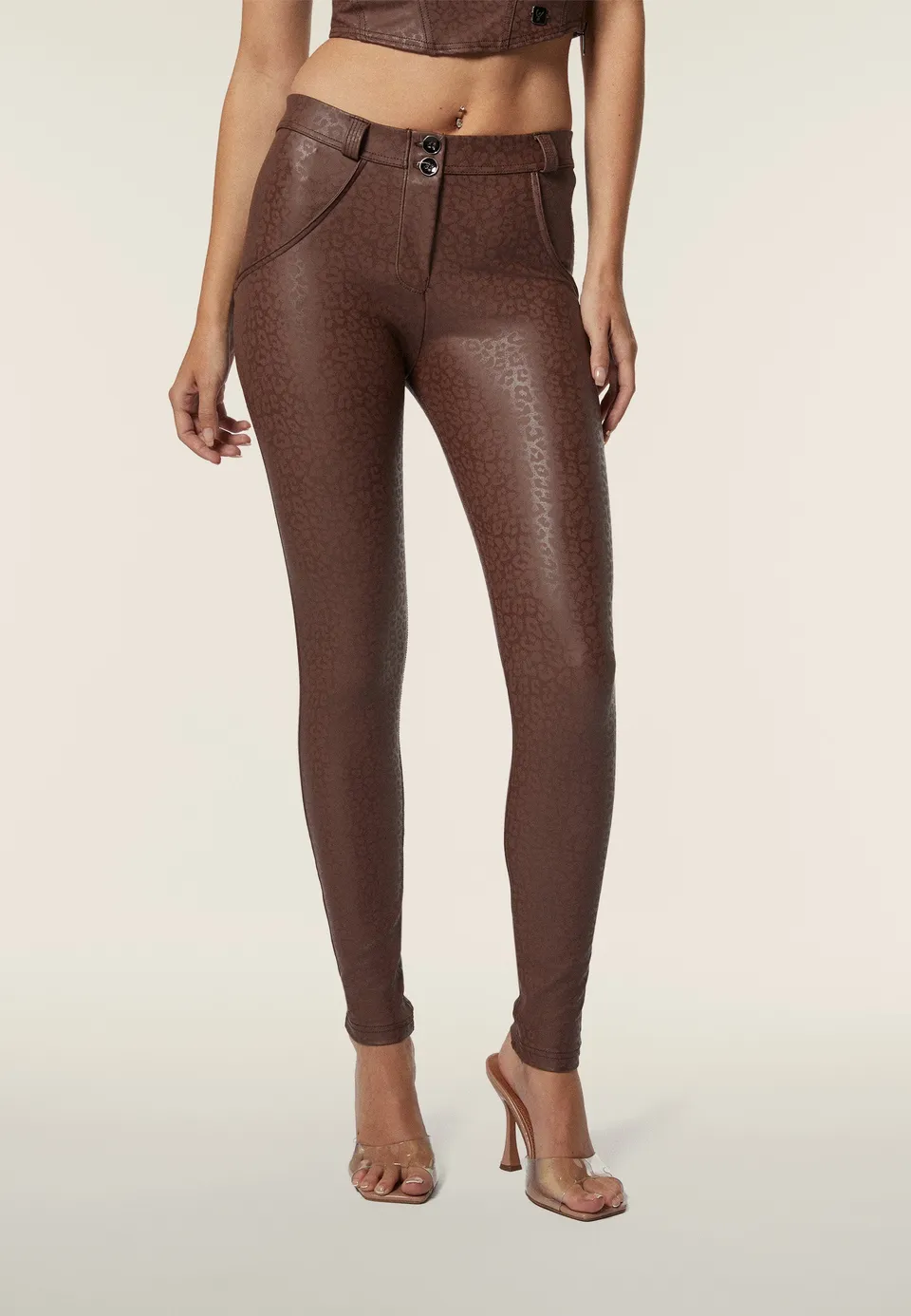freddy-wr-up-vita-regular-similpelle-stampa-leopardata-pantaloni-push-up-donna image 1