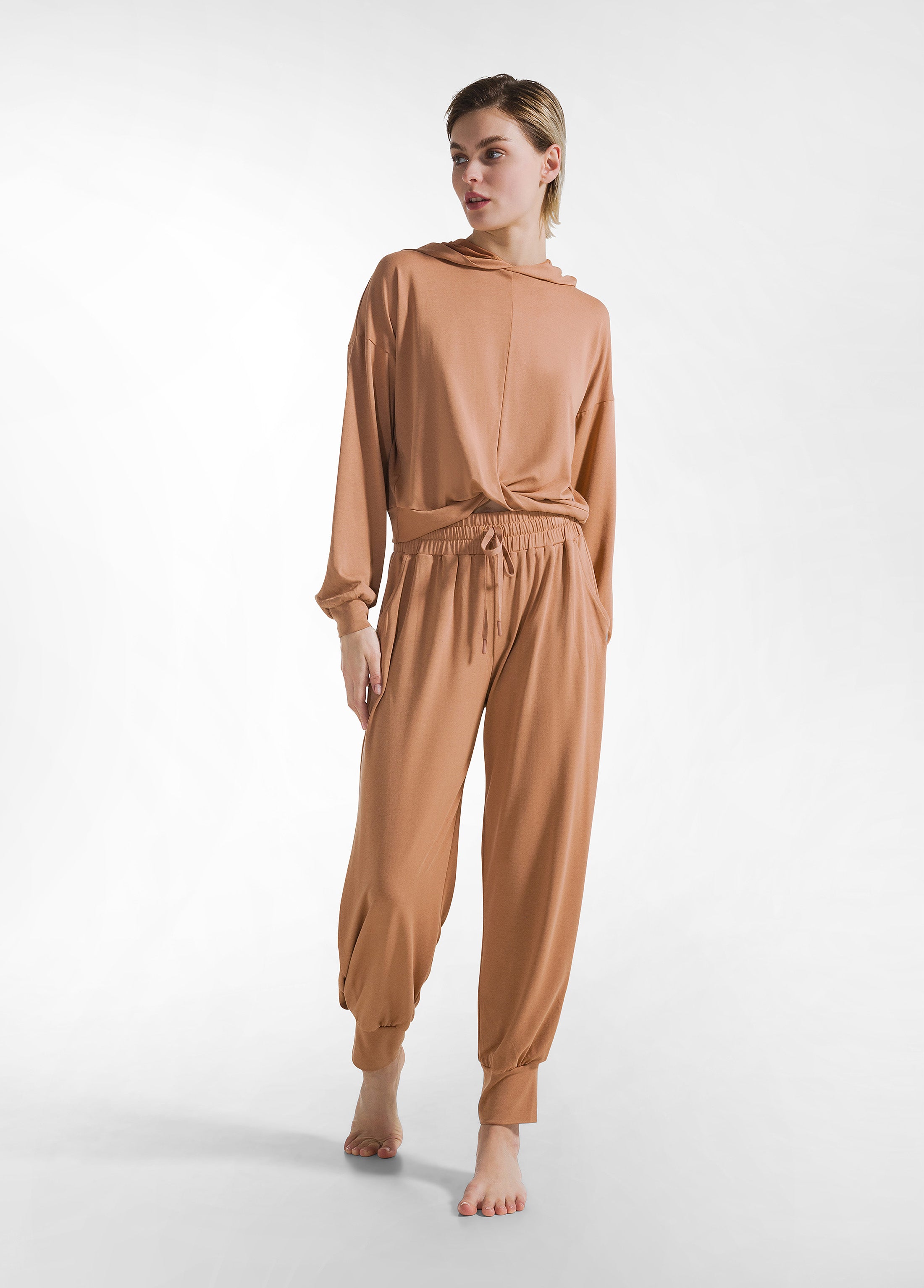 deha-felpa-con-nodo-in-jersey-modal-cropped-con-cappuccio-marrone image 4