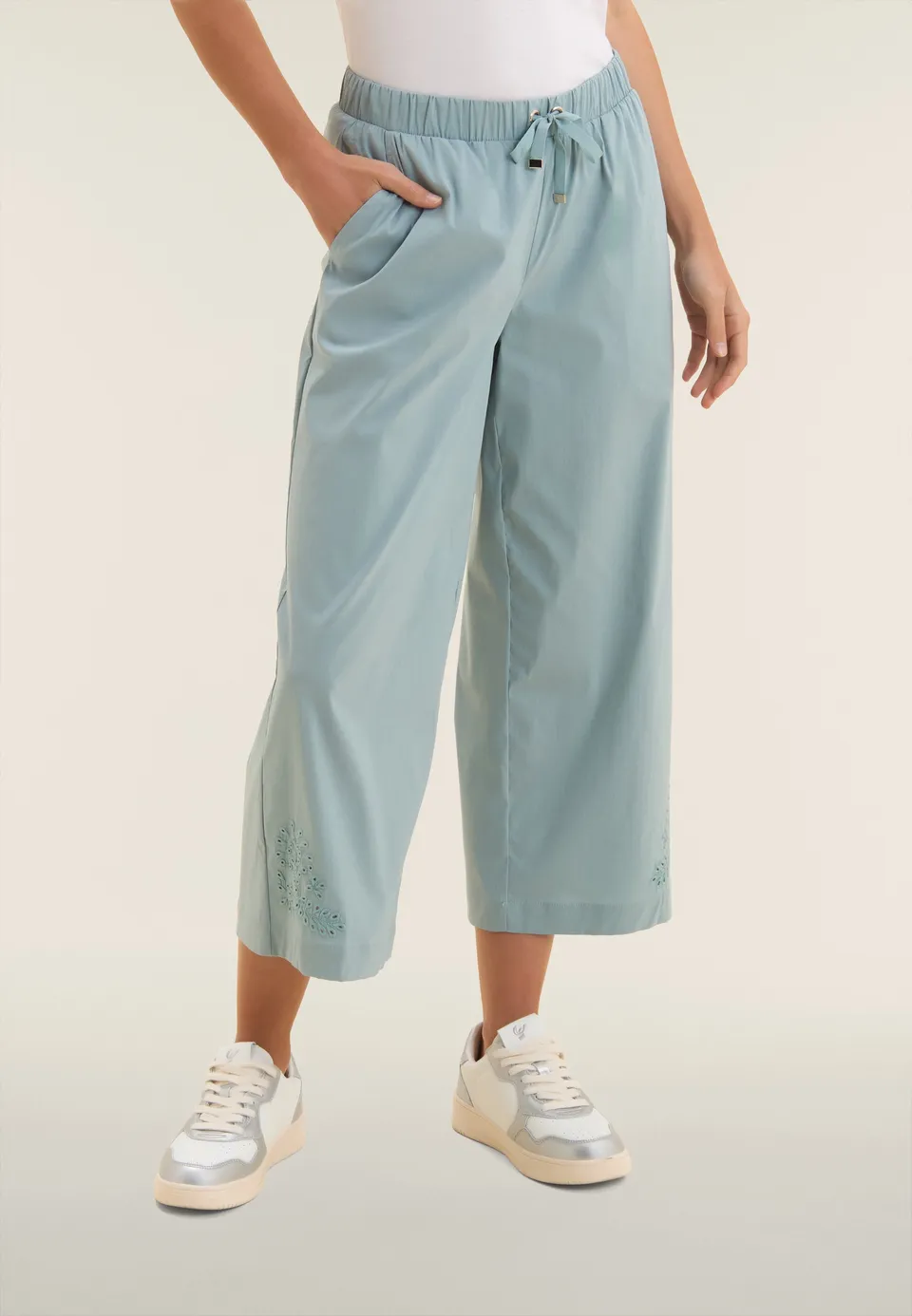 freddy-pantaloni-cropped-wide-leg-con-ricamo-floreale-sangallo image 1