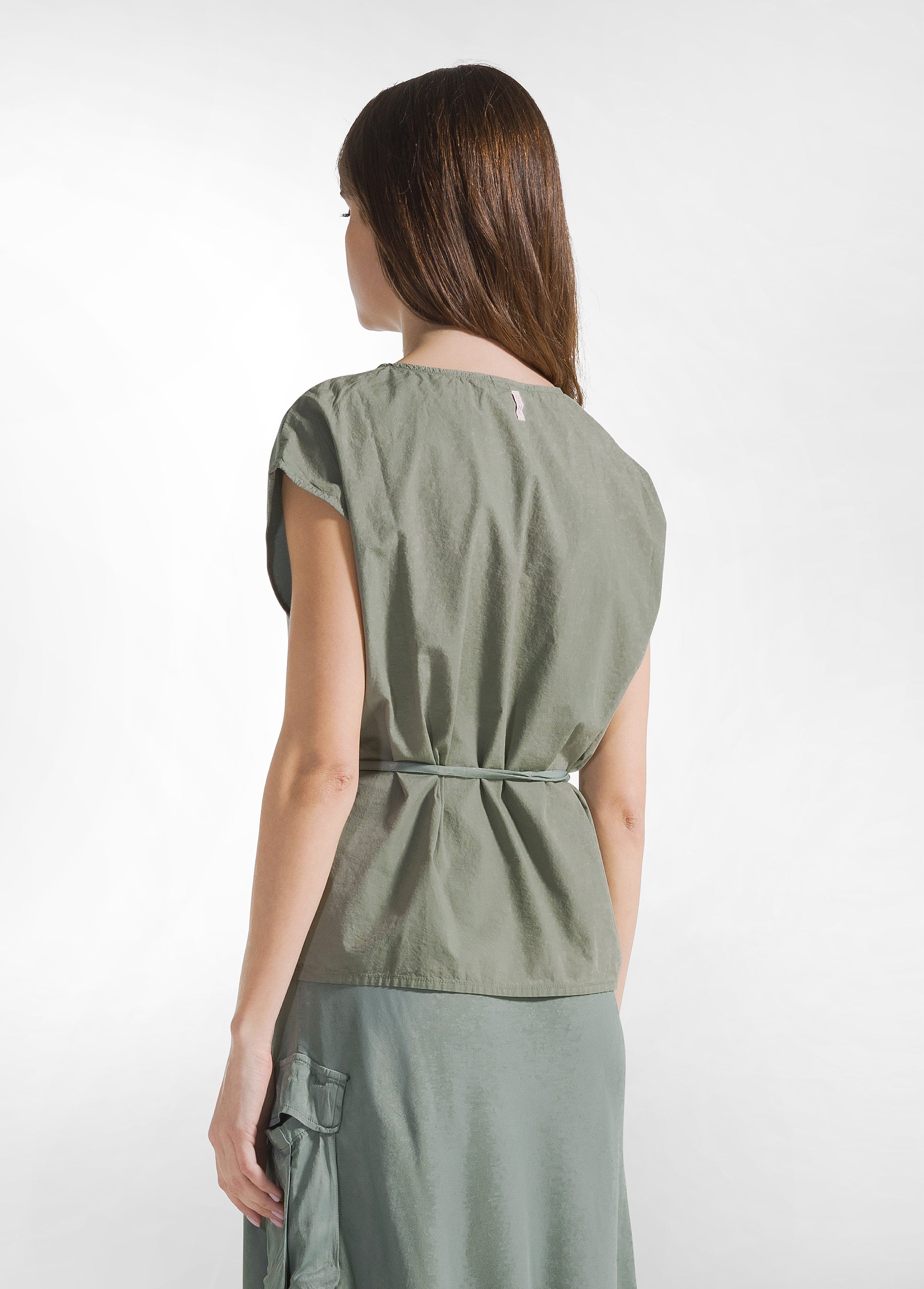 deha-d22610-blusa-in-raso-e-popeline-verde-smanicata image 2