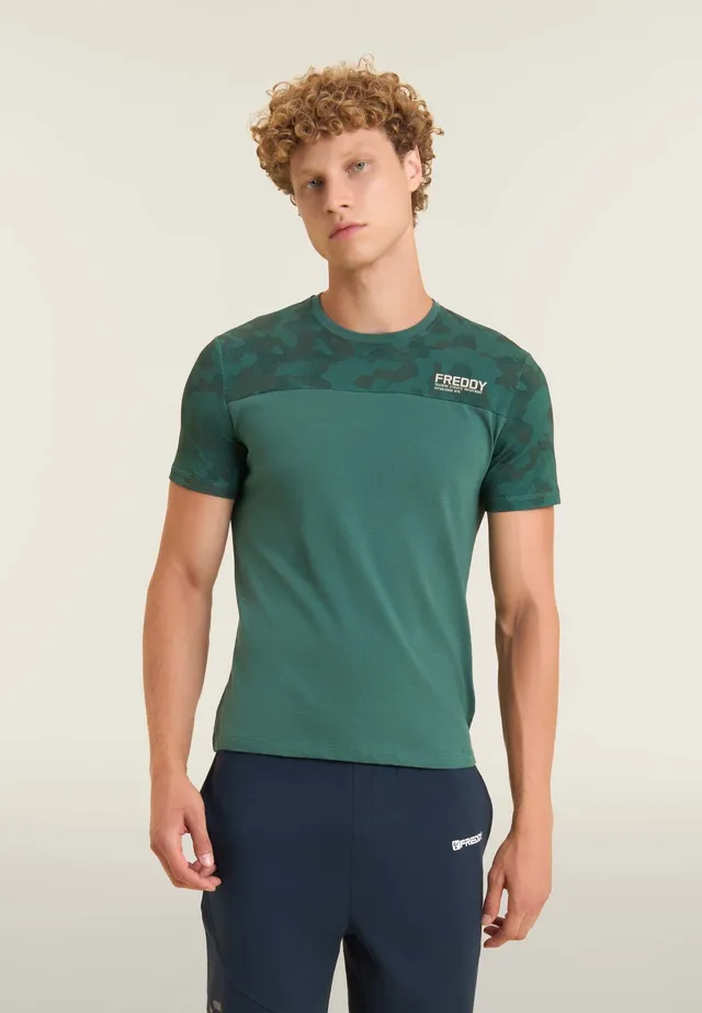freddy-wr-up-t-shirt-camouflage-logo-cuore-fondo-tinta-unita image 1