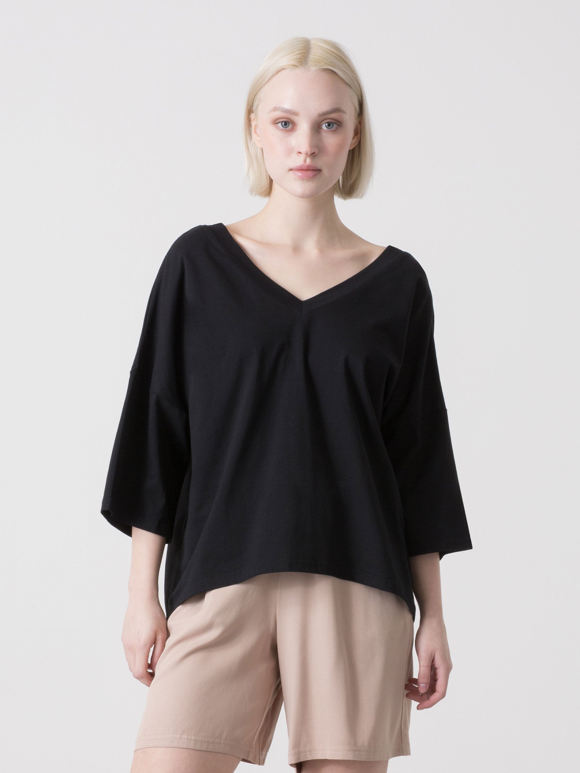 t-shirt-donna-dimensione-danza-in-jersey-stretch-con-scollo-a-v-e-taglio-asimmet image 1