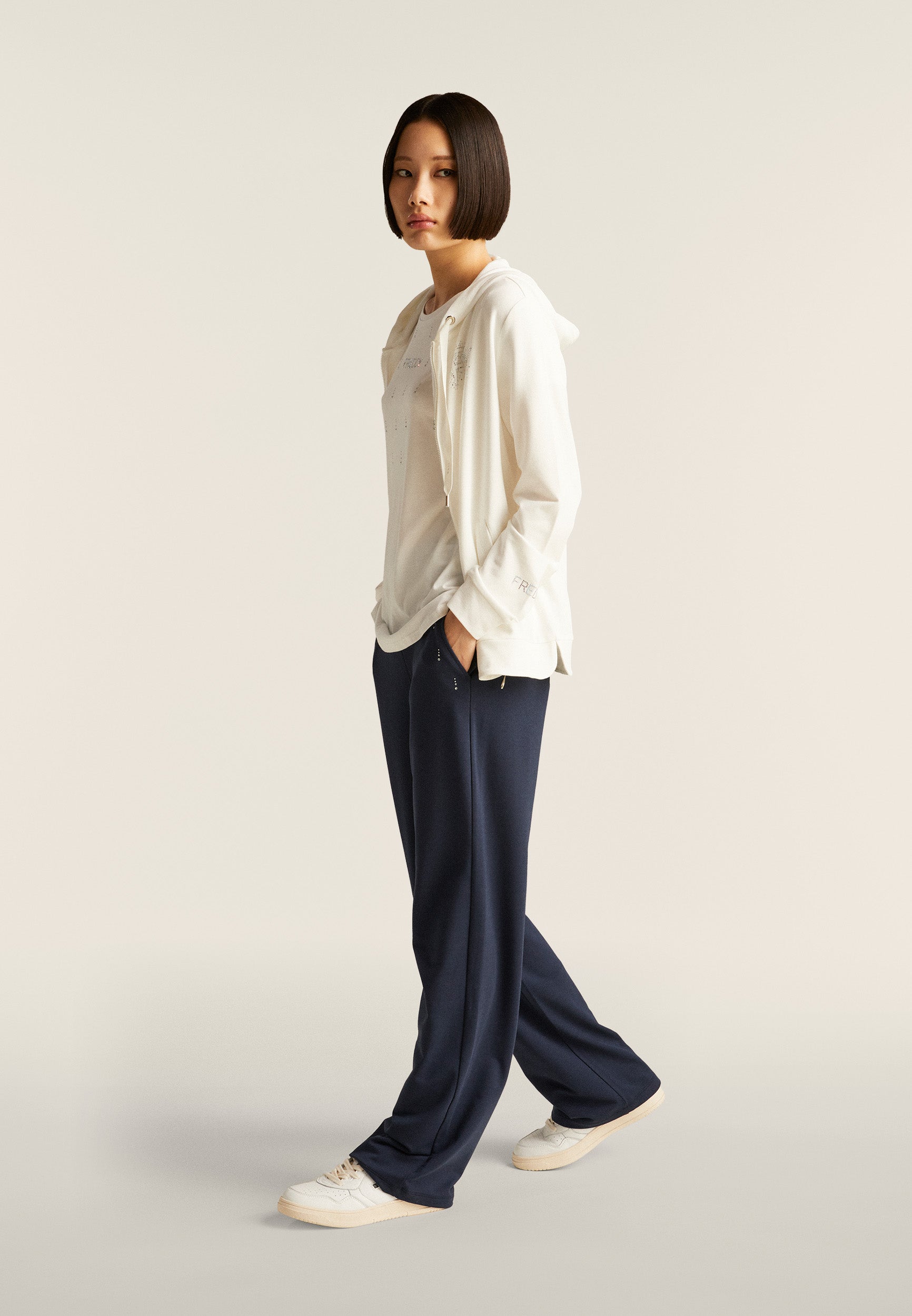 freddy-wr-up-pantaloni-comfort-fit-gamba-dritta-in-french-terry-modal-con-strass image 2